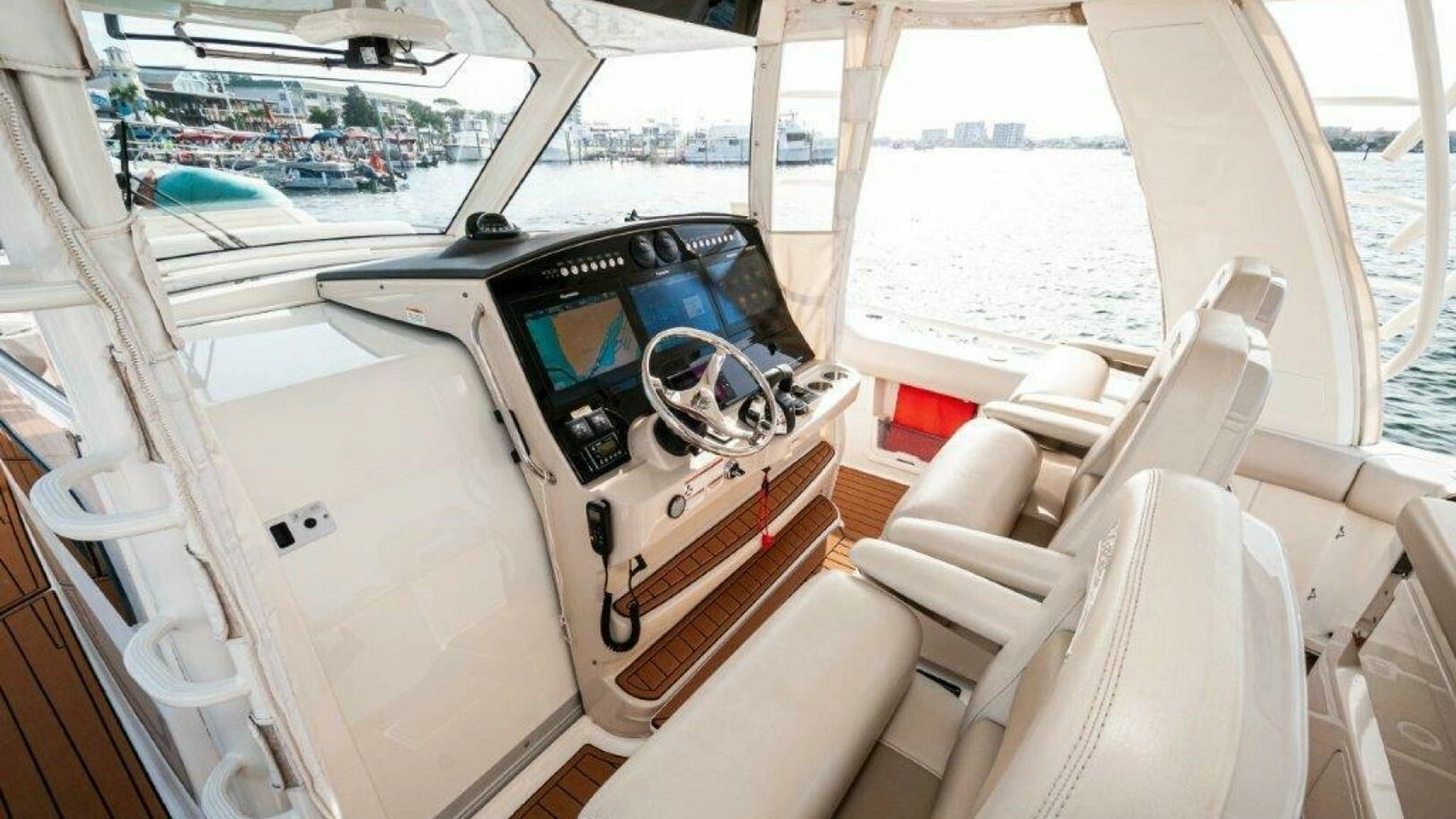 2018 Boston Whaler 420 Outrage - Image 16