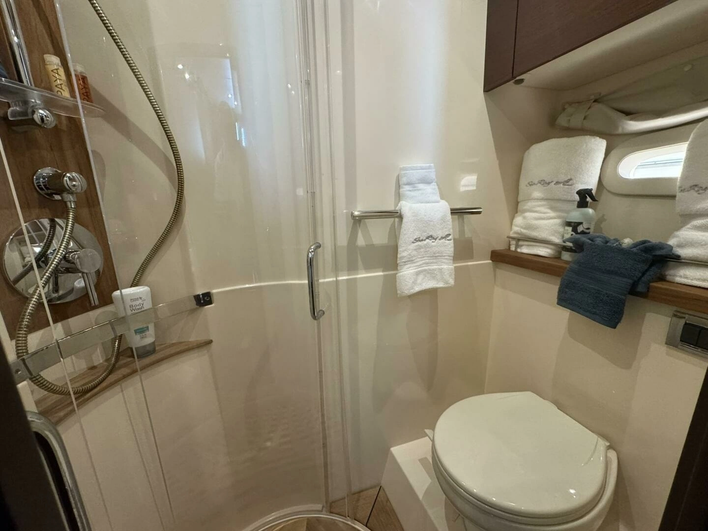2016 Sea Ray 470 Sundancer - Image 18