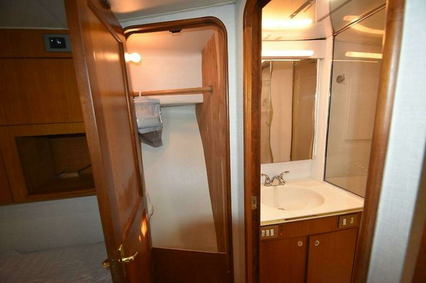 1997 Ocean 48 Convertible - Image 34