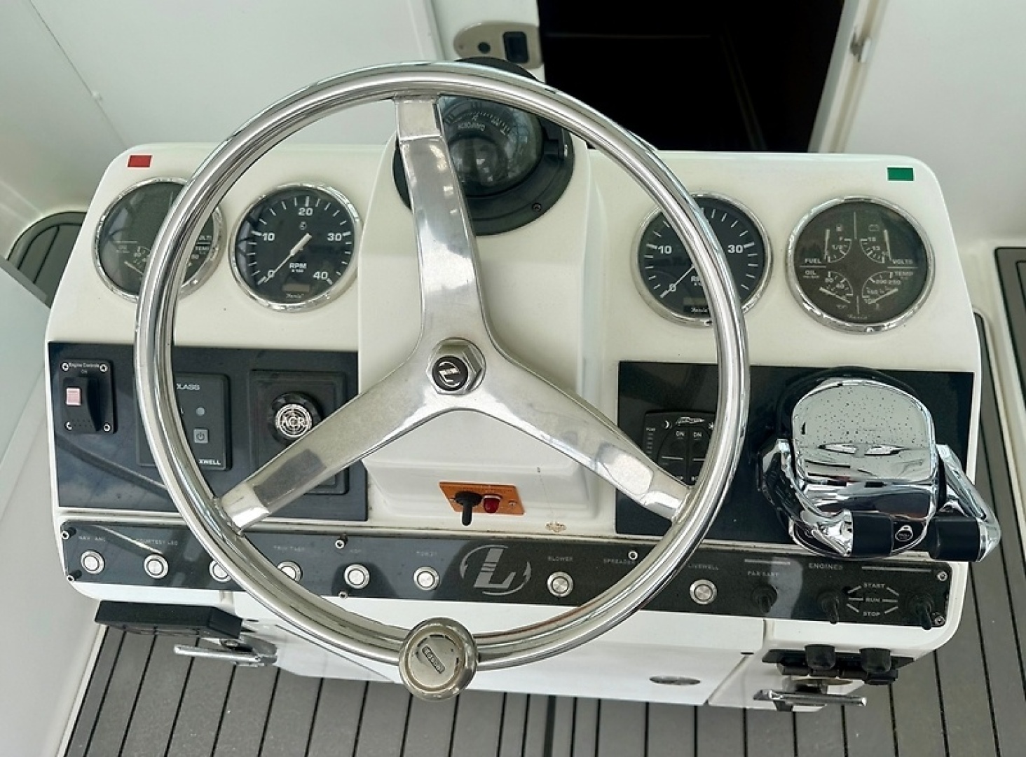 2005 Luhrs 32 Express - Image 6