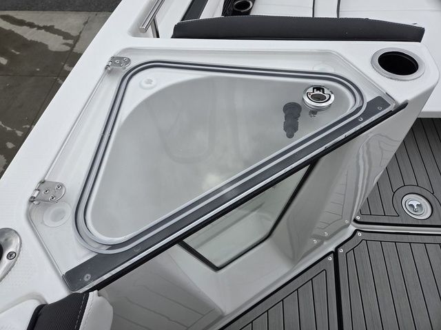 2026 Yamaha Boats 255 FSH Sport E - 34