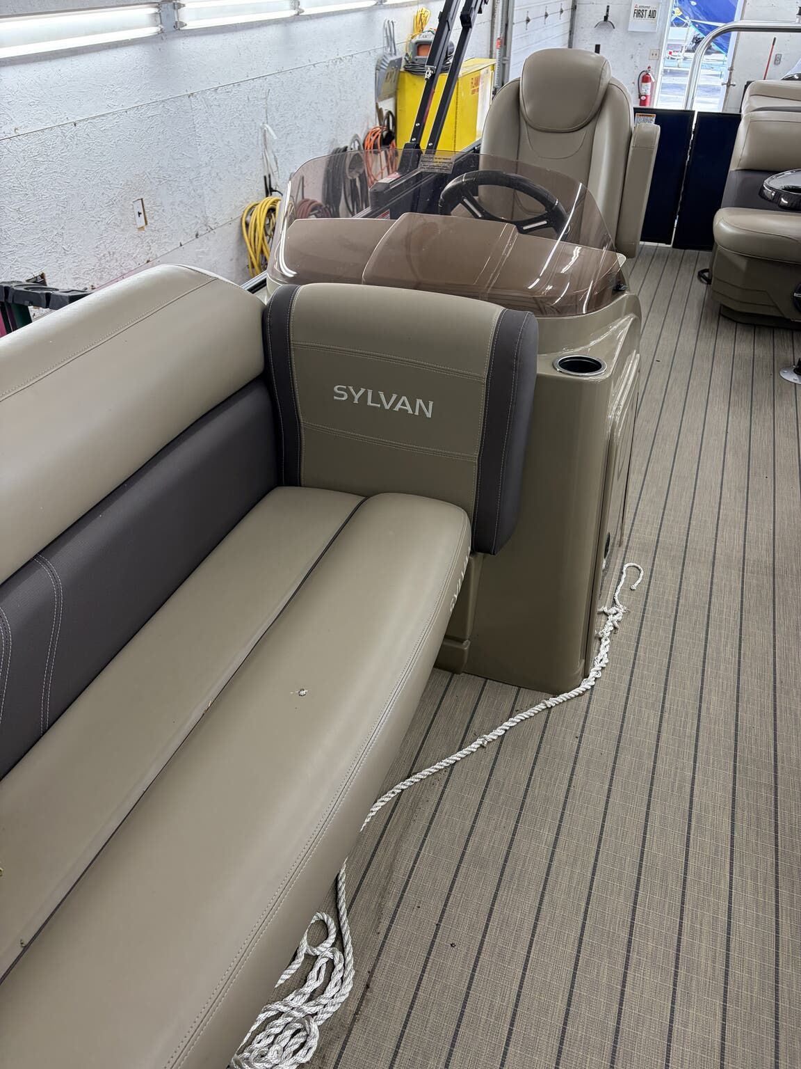 2024 Sylvan Mirage 8522 CRS - 8