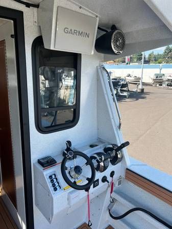 2022 KingFisher 3425 GFX Offshore - 10