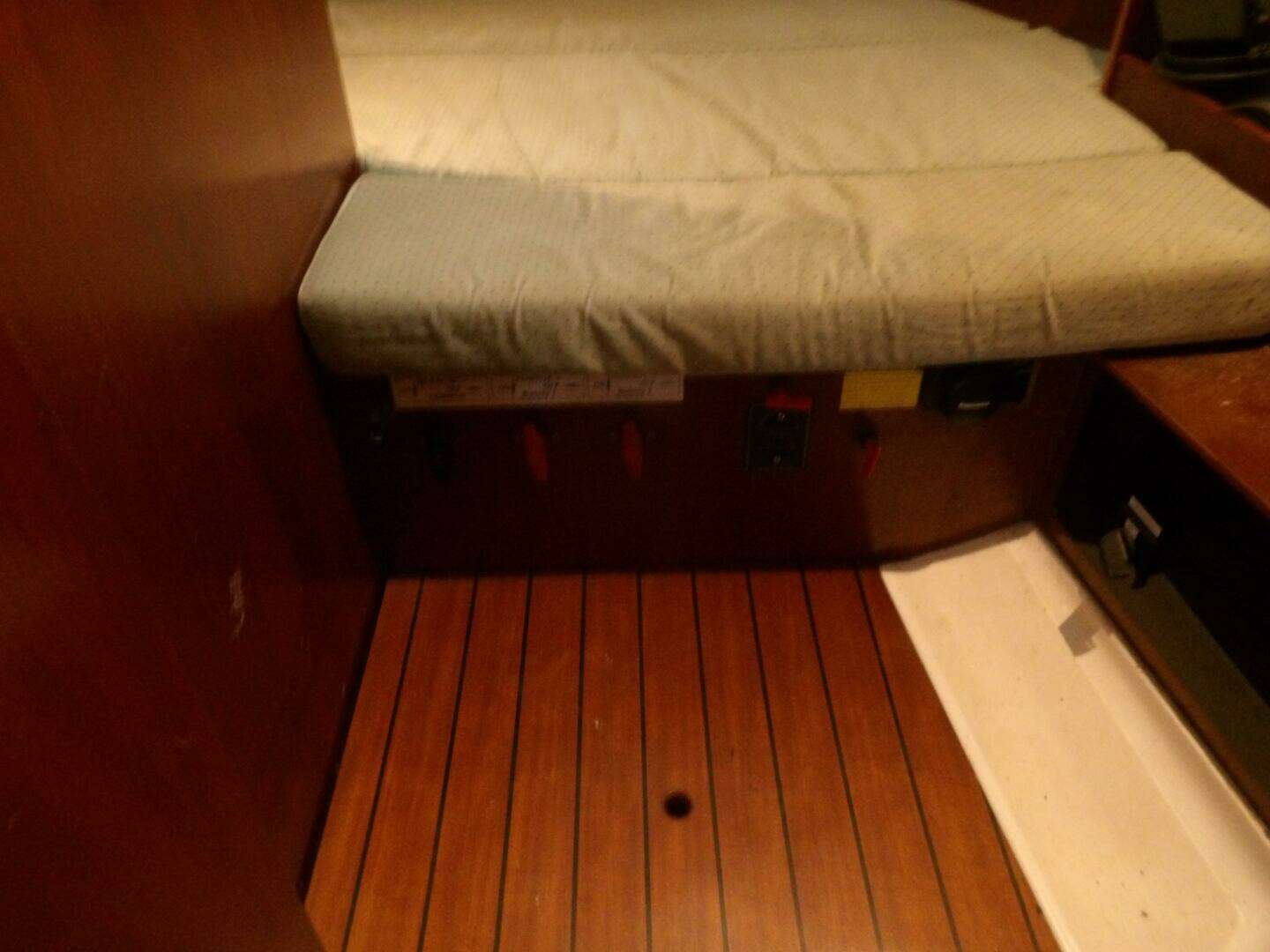 2004 Beneteau 423 - Image 50