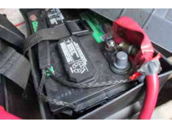 Battery compartment of a 2000 Bayliner 3055 Ciera Sunbridge boat.