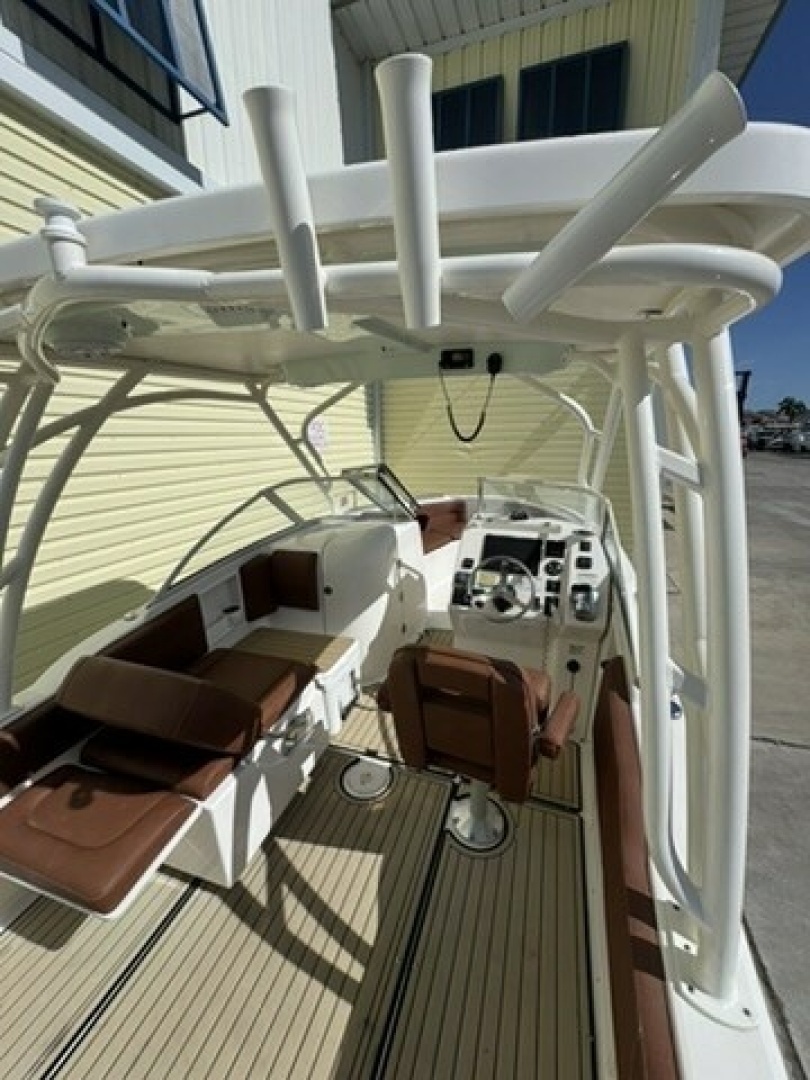 2019 Century 24 Resorter - Image 3