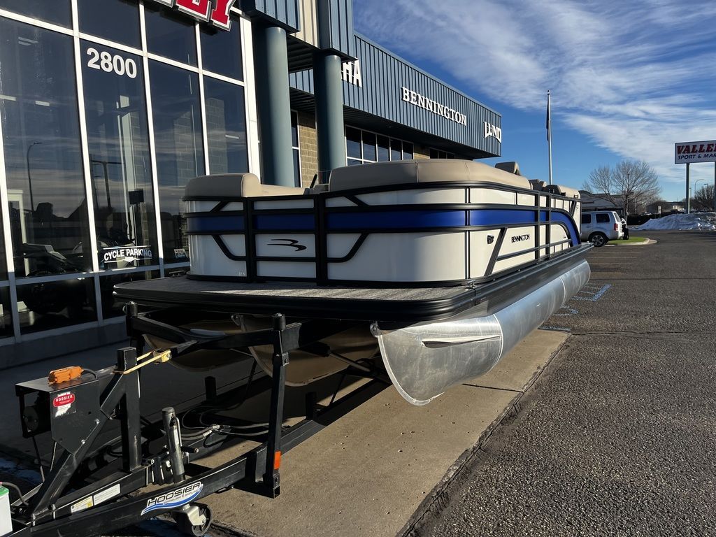 2026 Bennington 22 S STERN RADIUS - QUAD BENCH - 5