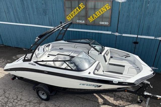 2026 Yamaha Boats AR190
