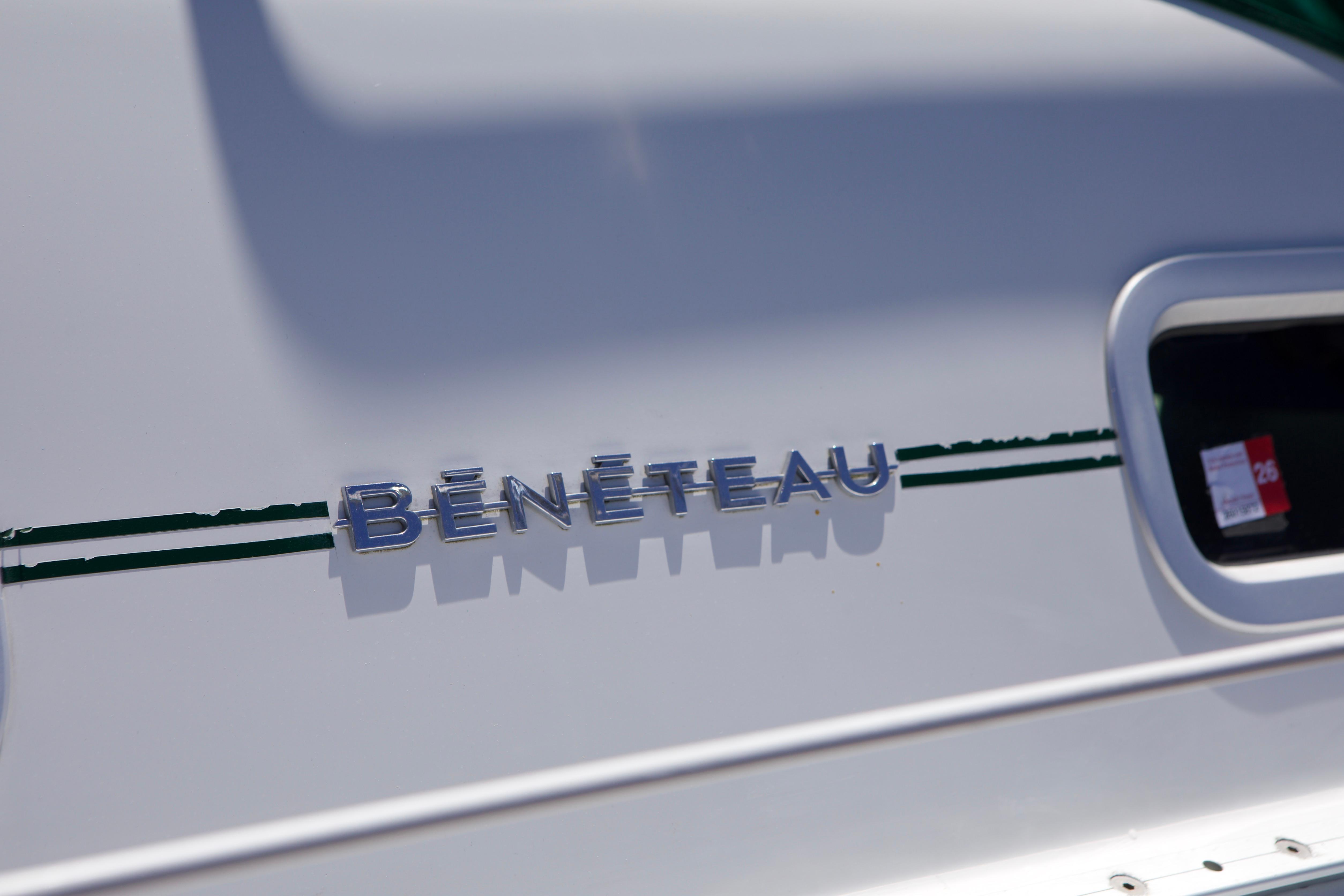 Close-up of 2005 Beneteau 423 yacht logo on white hull.