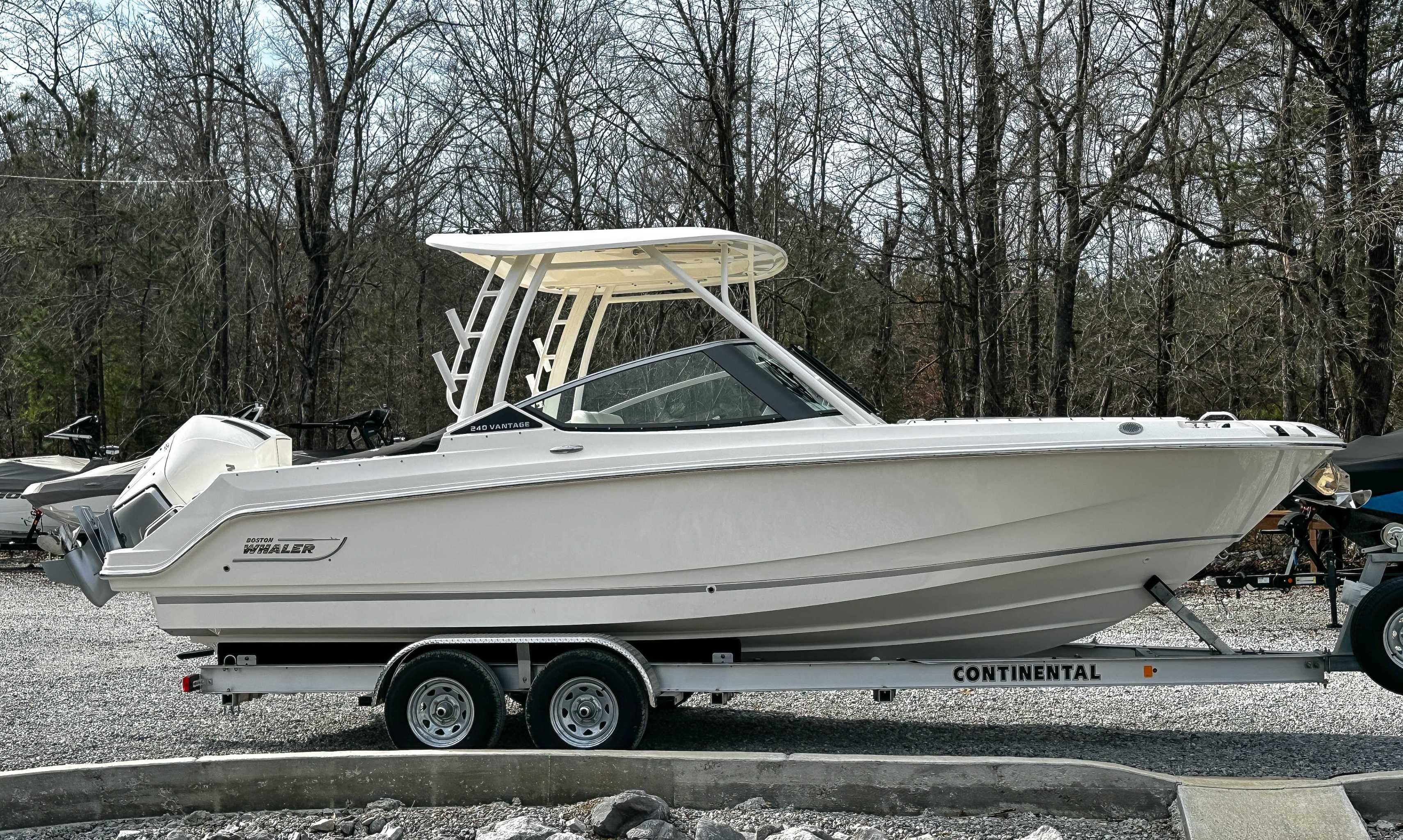 2025 Boston Whaler 240 Vantage - 5