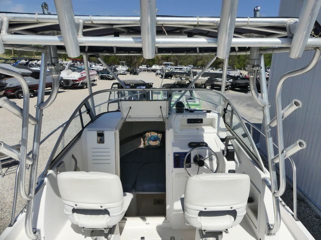 2001 Cobia 230 Walkaround - 12