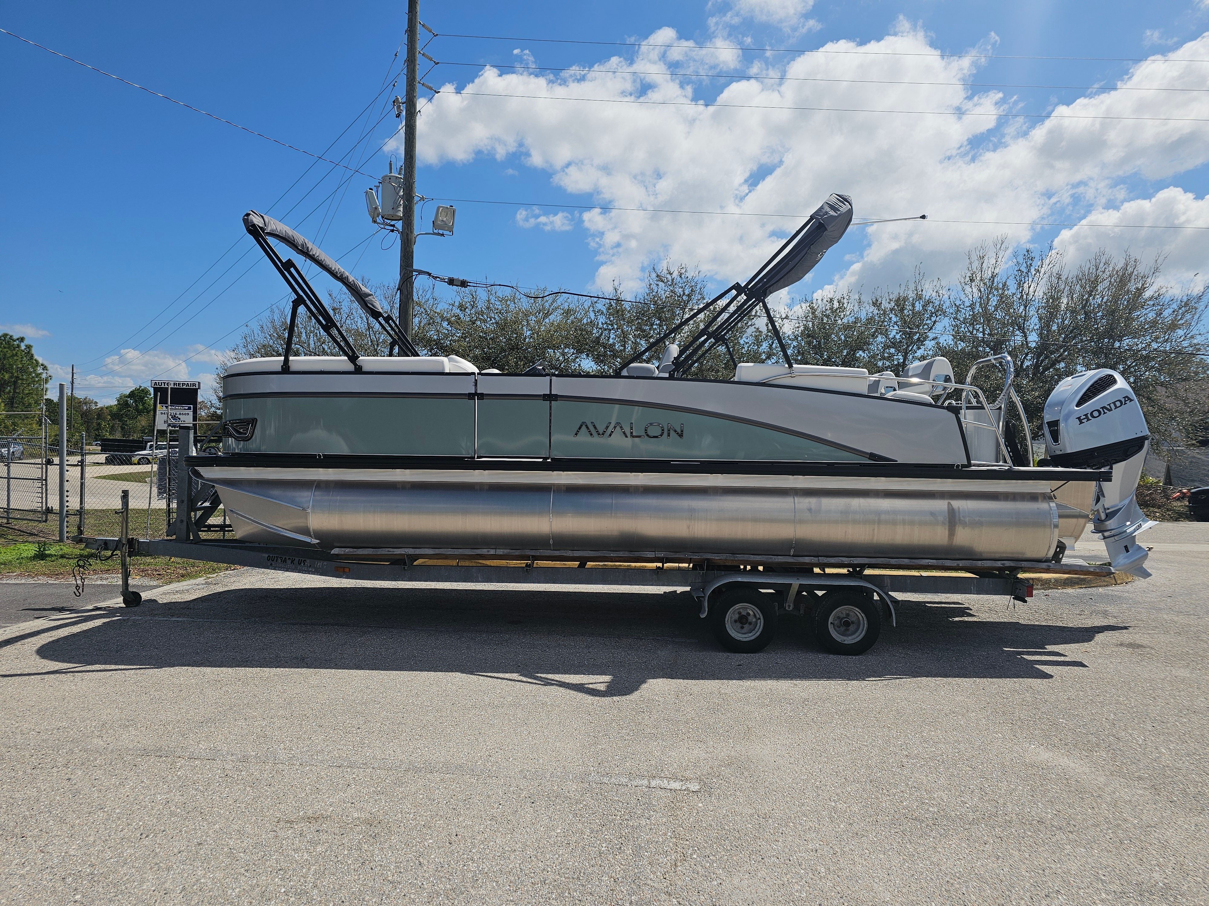 2026 Avalon 2385 Catalina Quad Lounger Shift