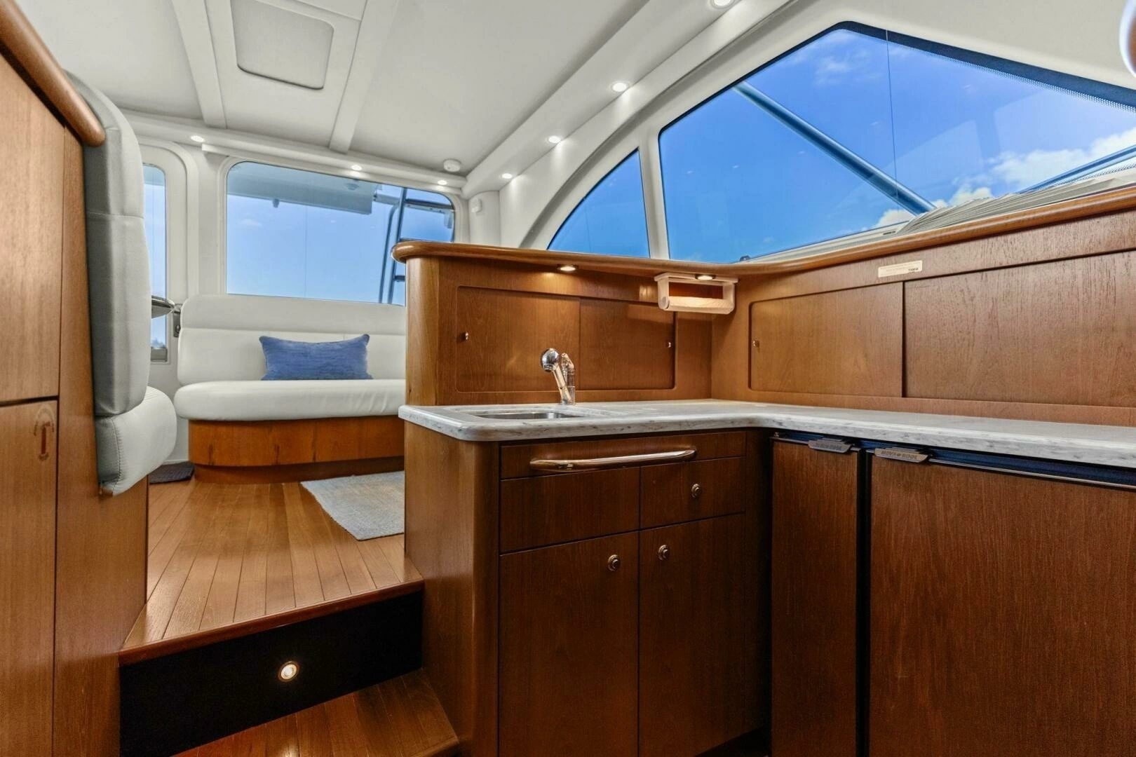 2013 Tiara Yachts 3900 Convertible - Image 17