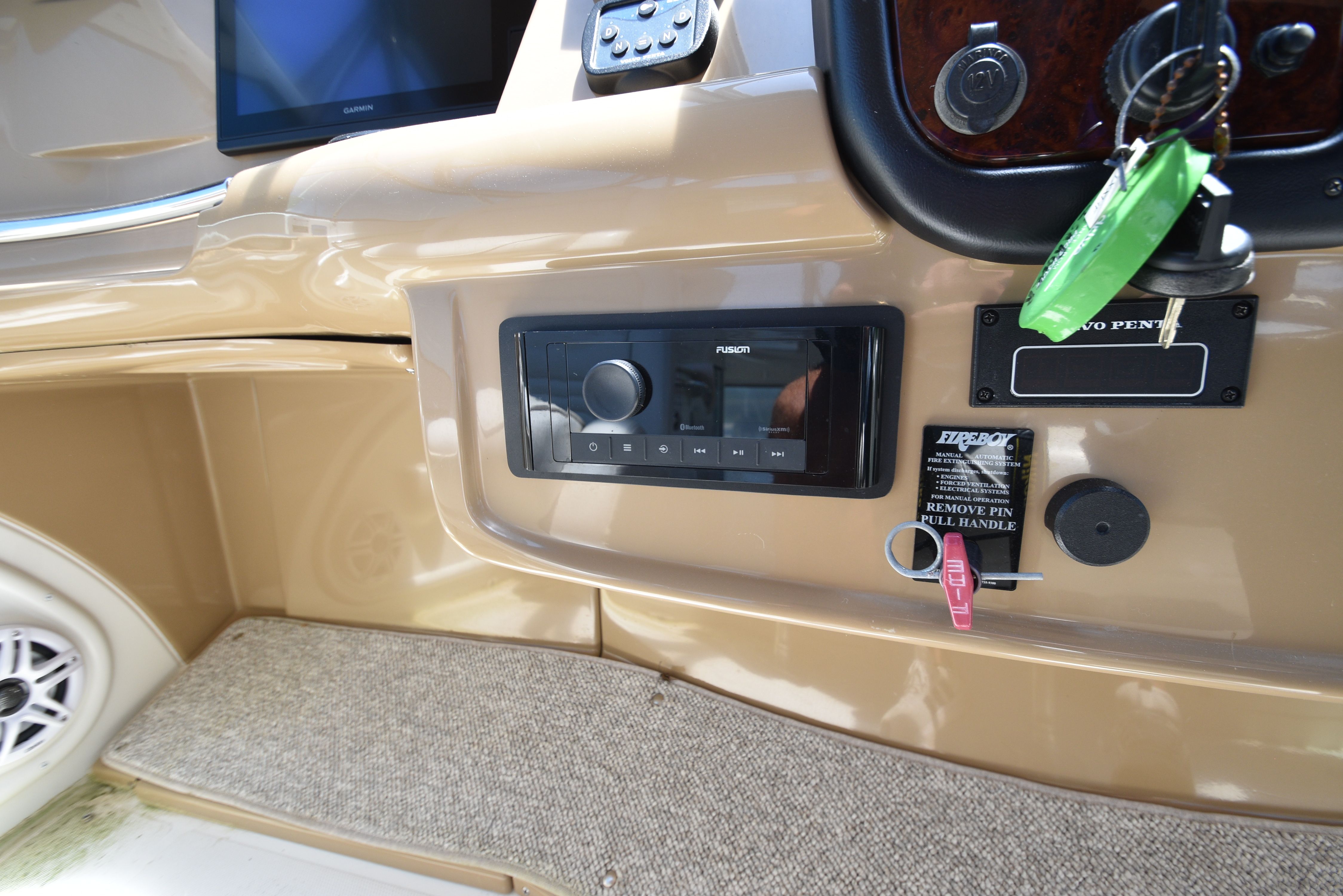 The image shows the dashboard of a 2004 Carver 466 Motor Yacht with controls and keys.
