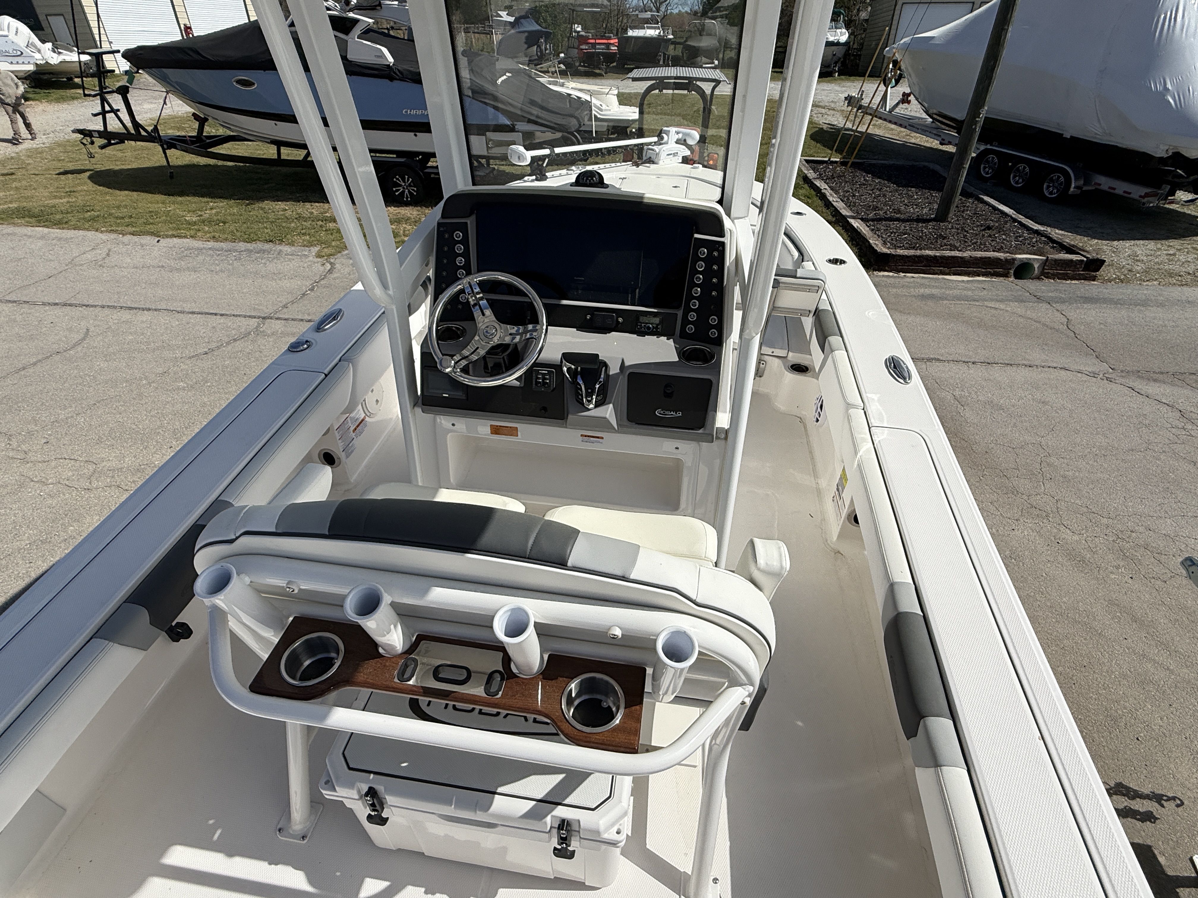 2026 Robalo 246 Cayman - 10