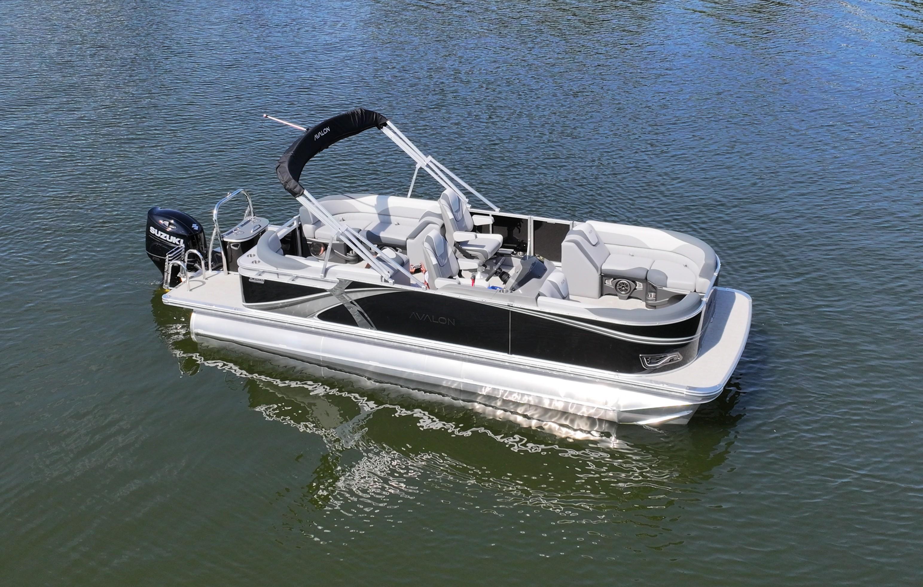 2025 Avalon LSZ Quad Lounger pontoon boat on calm water.