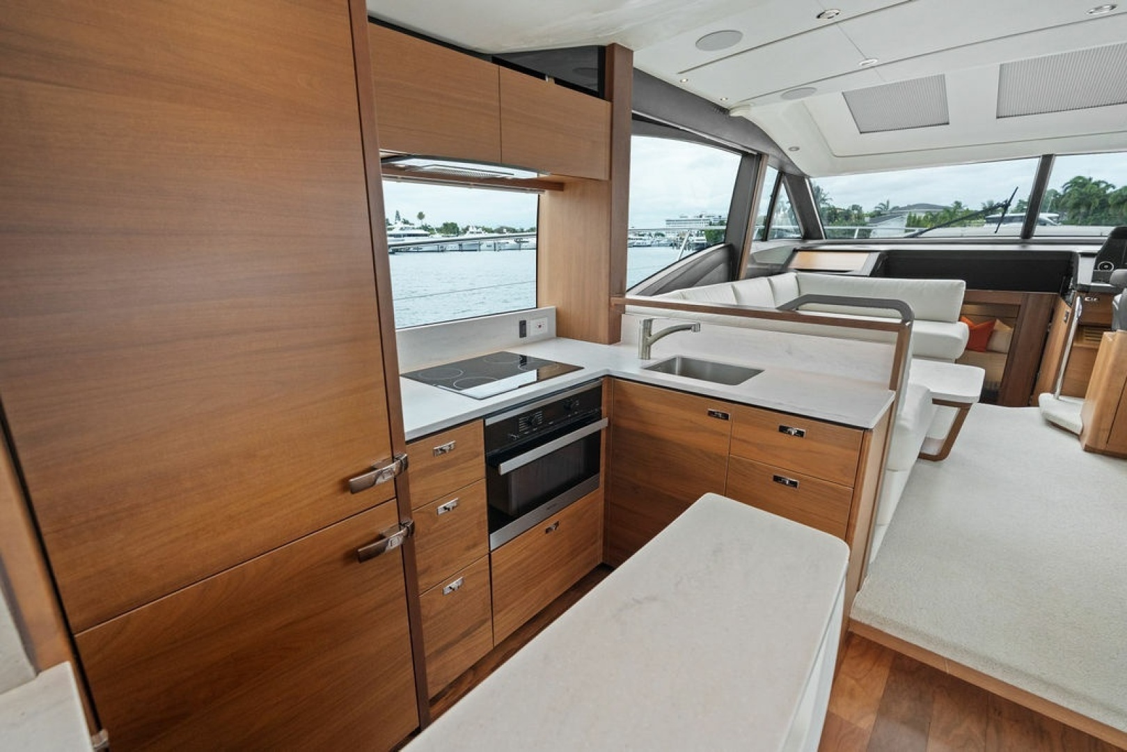 2020 Princess S62 Sportbridge - Image 33