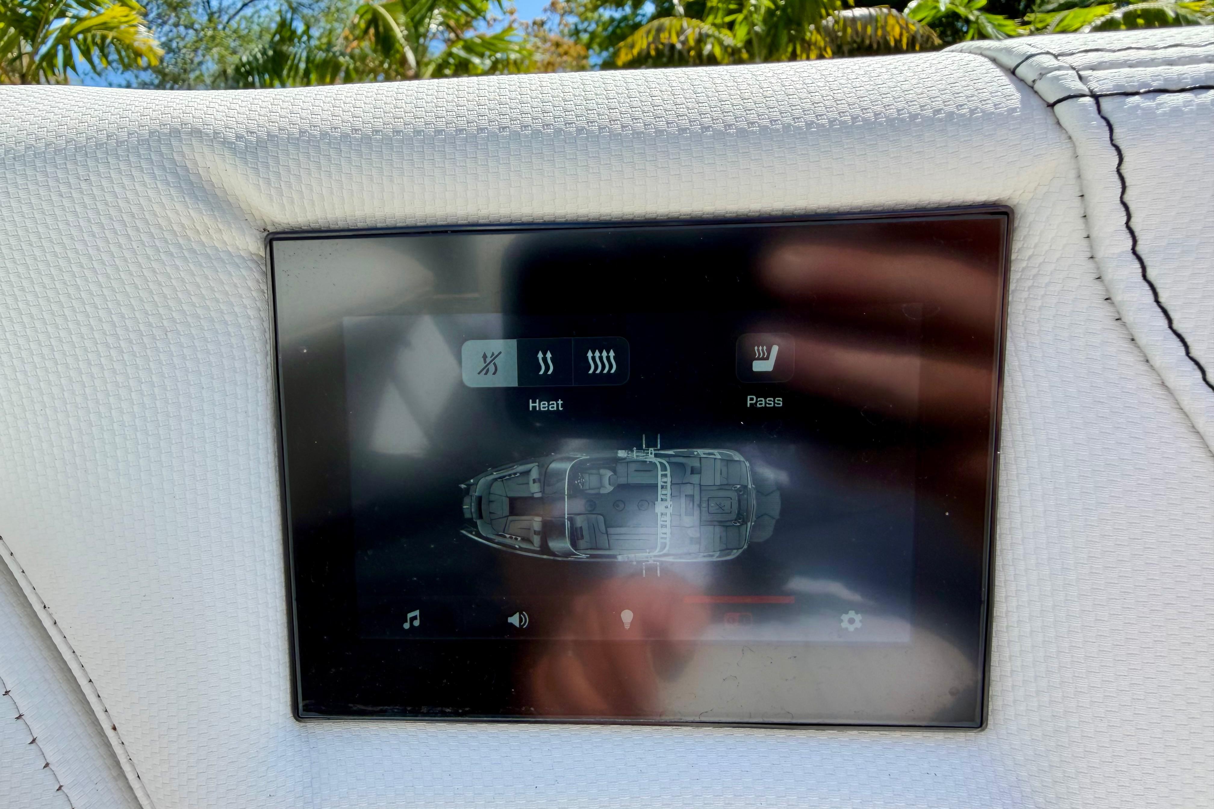 2023 MasterCraft X24 touchscreen display showing heating controls and boat layout.