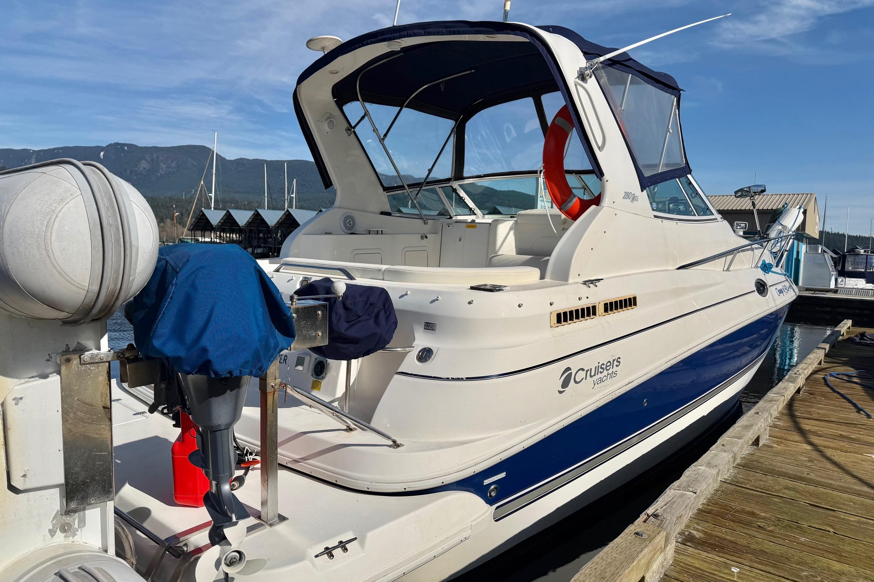 2005 Cruisers Yachts 280 CXi Express