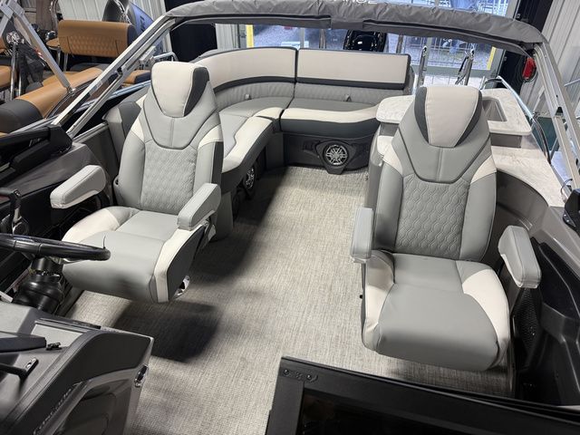 2026 Tahoe Cascade - 2585 Elite Windshield - 10