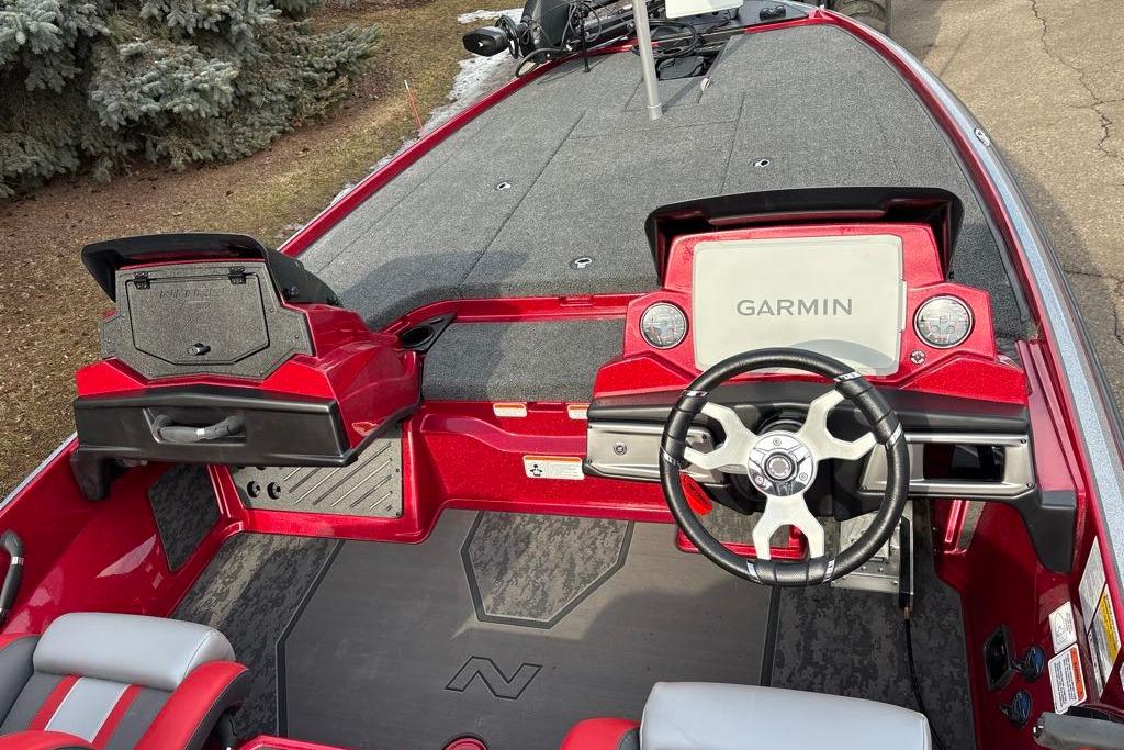 2026 Nitro Z20 XL Pro boat interior with Garmin display and steering wheel.