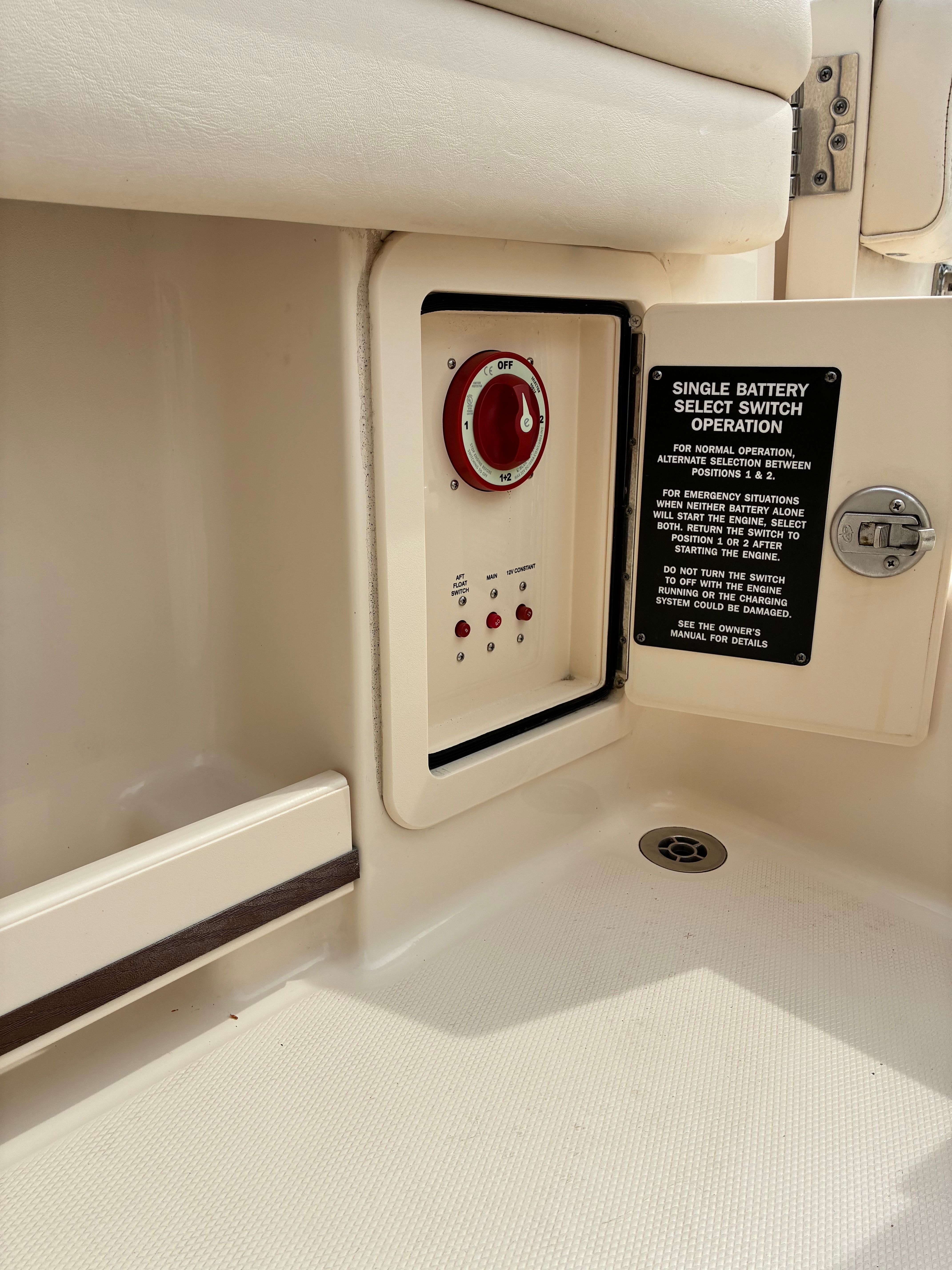 Battery switch in Grady-White Freedom 235 boat, year 2018.