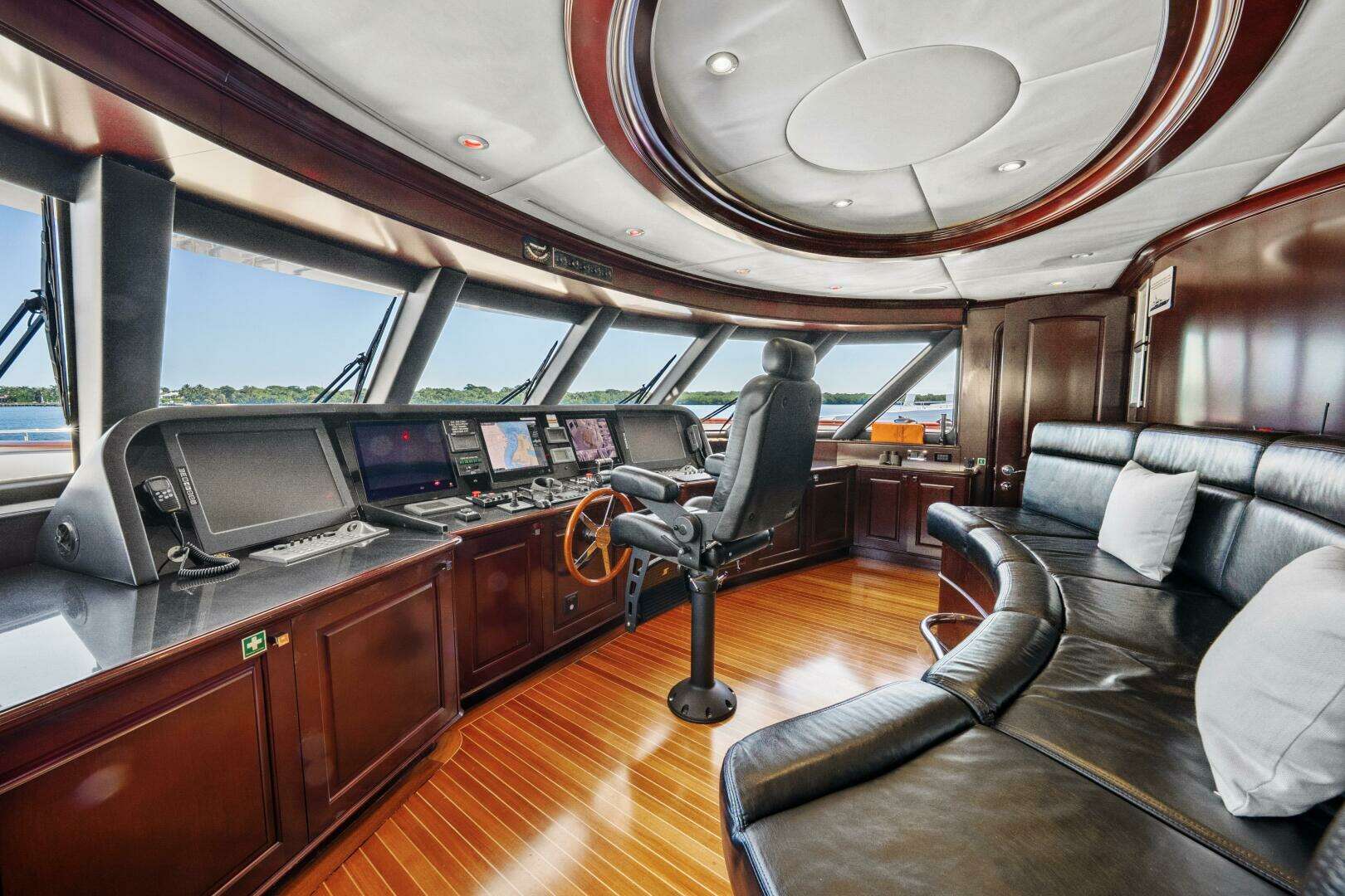 2005 Trinity Yachts Tri-Deck - Image 35