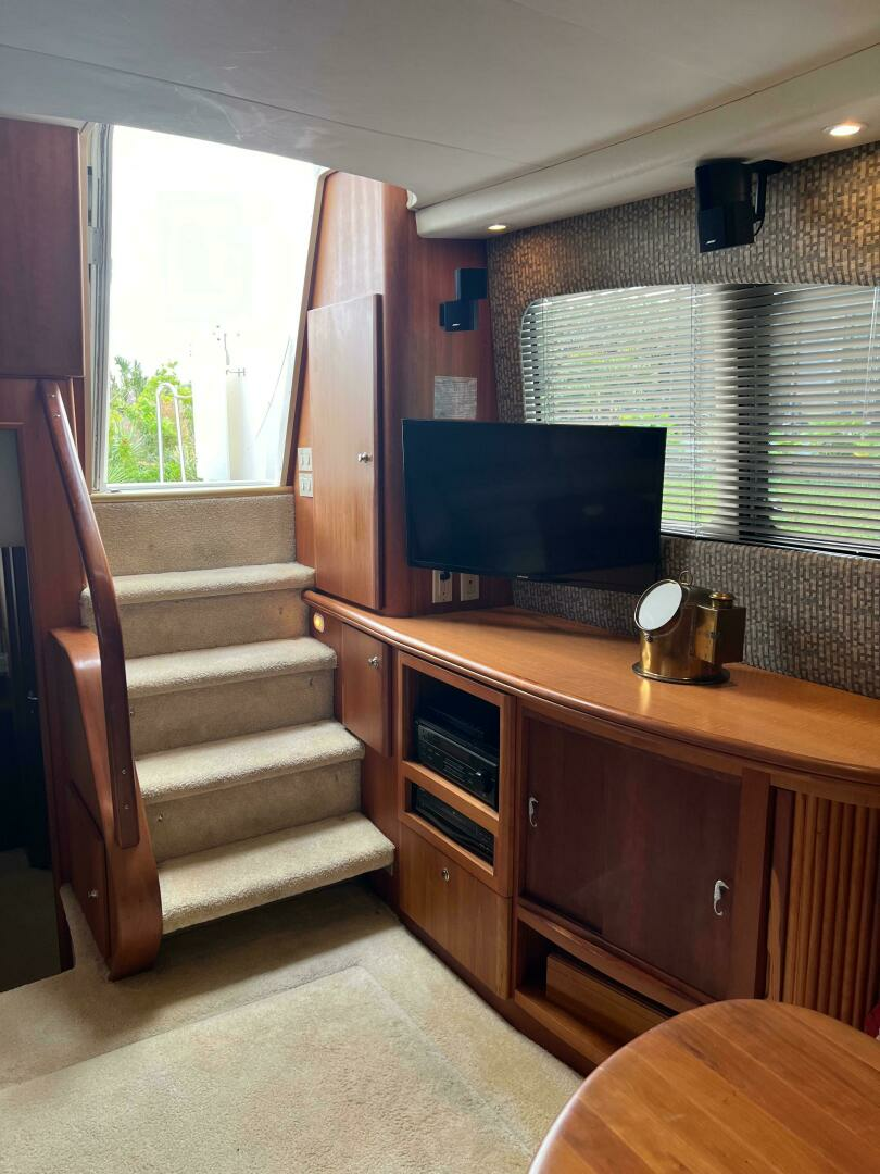 2002 Silverton 39 Motor Yacht - Image 10