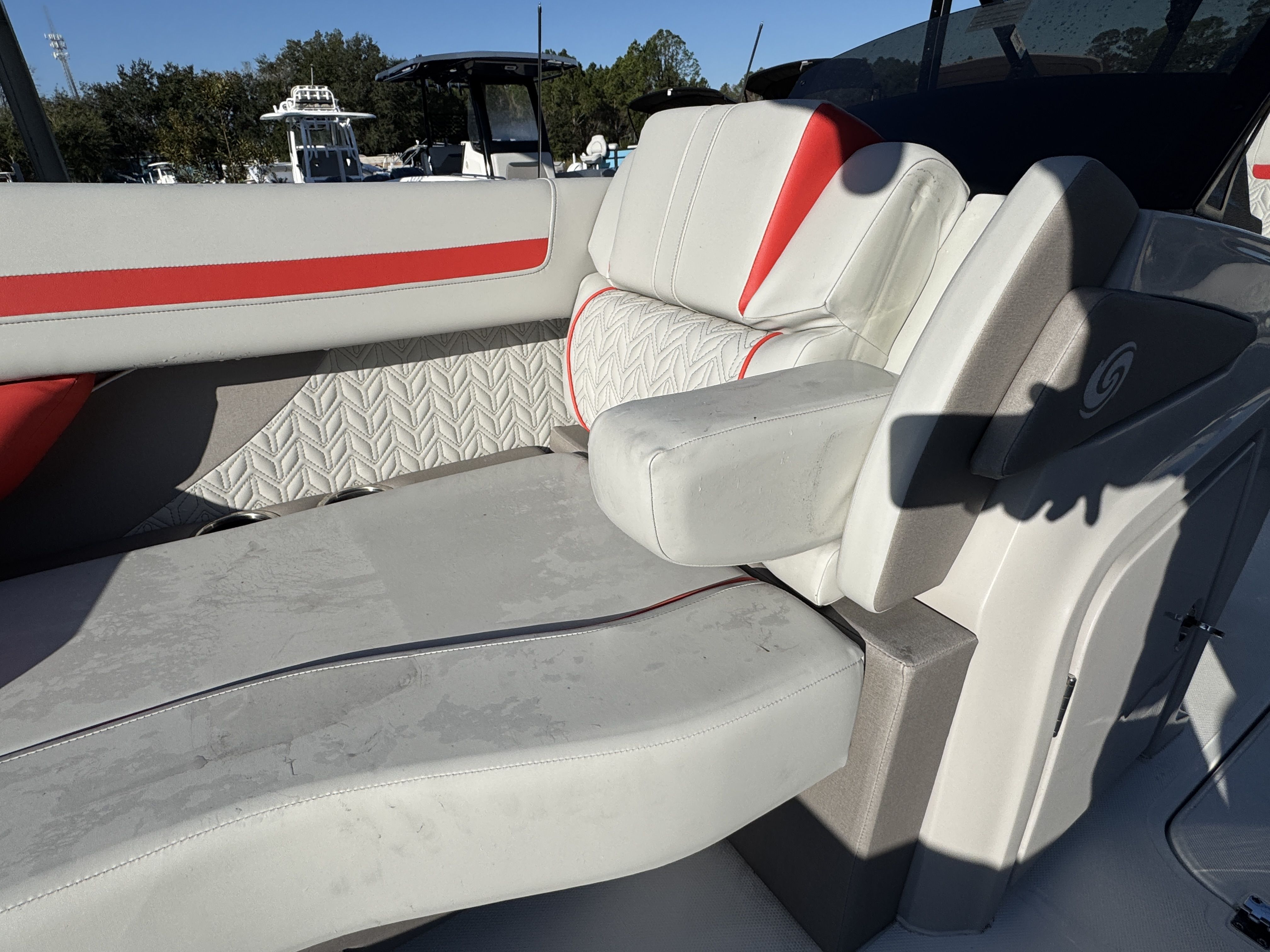 2025 Hurricane FunDeck OB FD 2360 SFL OB - 13
