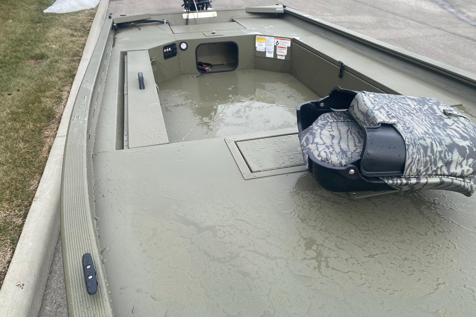 2026 Tracker Grizzly 1654 T Sportsman boat with camo seat, wet deck.