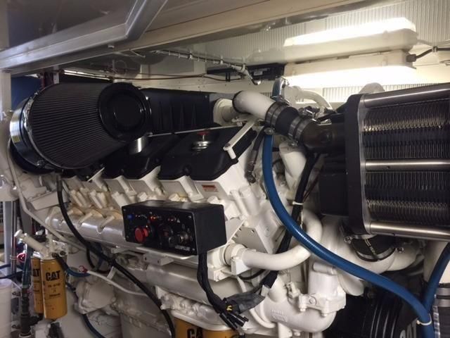 2004 Hatteras Sportfisher - 40