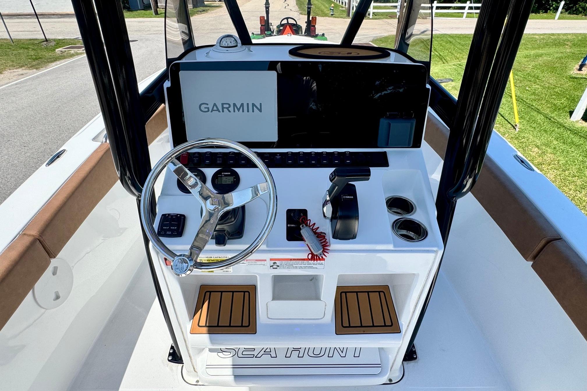 2025 Sea Hunt Ultra 219 boat console with Garmin navigation and steering wheel.