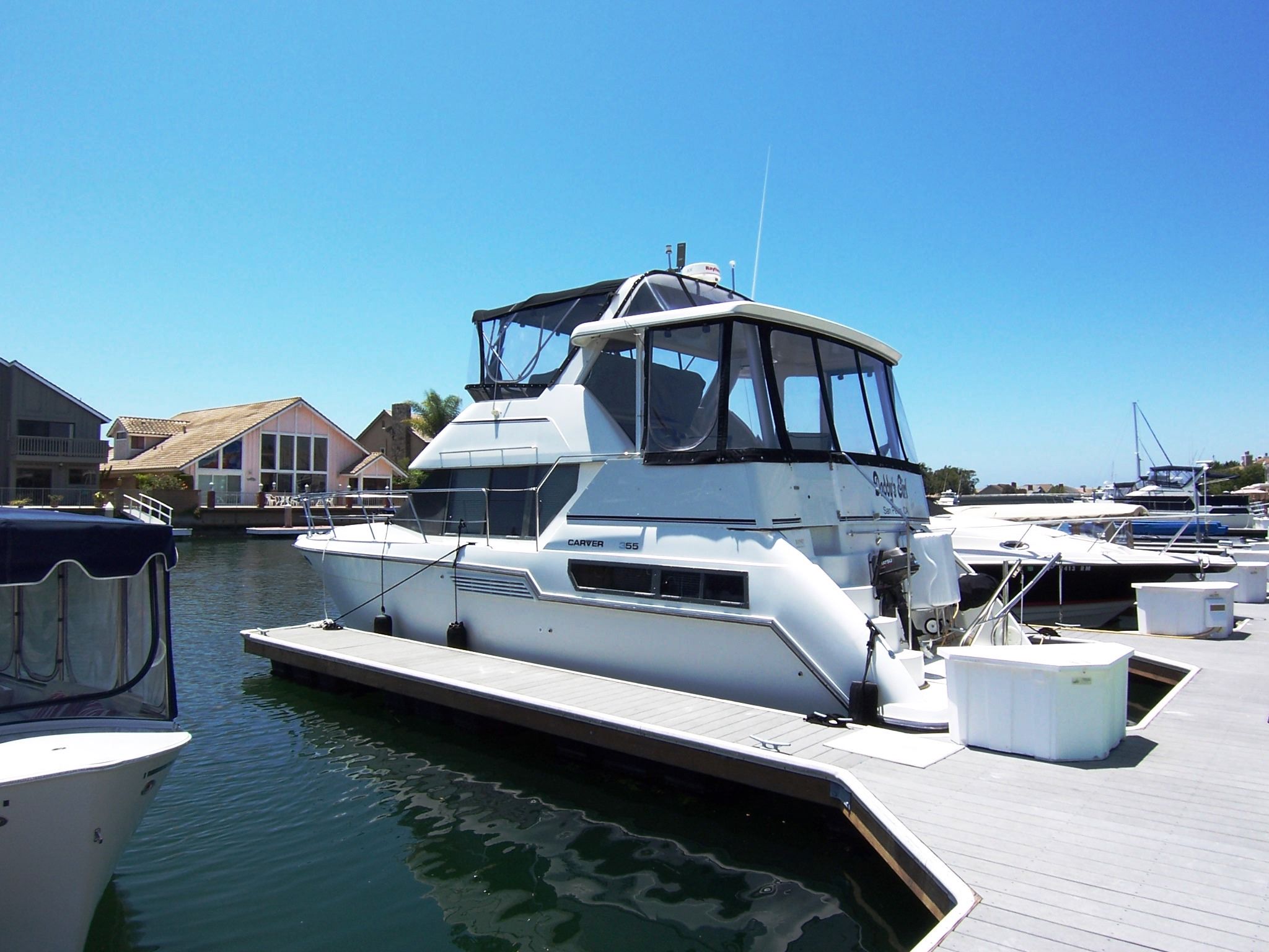 1995 Carver 355 Aft Cabin Motor Yacht