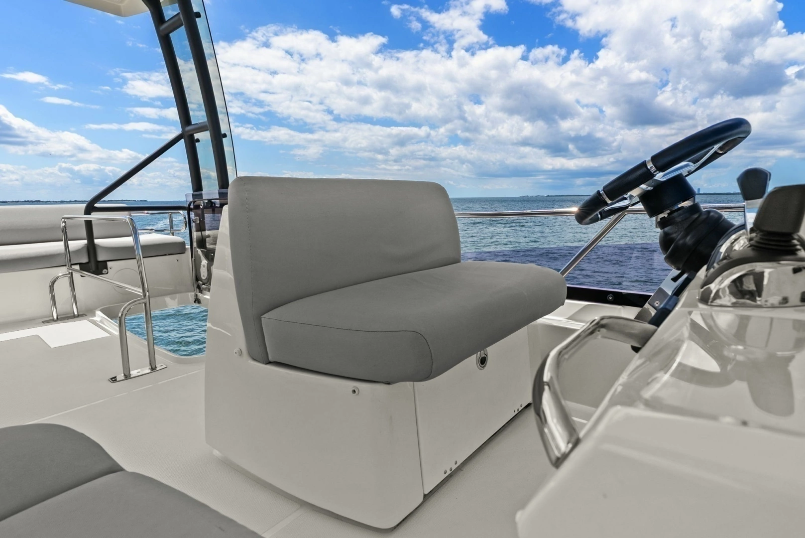2020 Prestige 460 Flybridge - Image 15