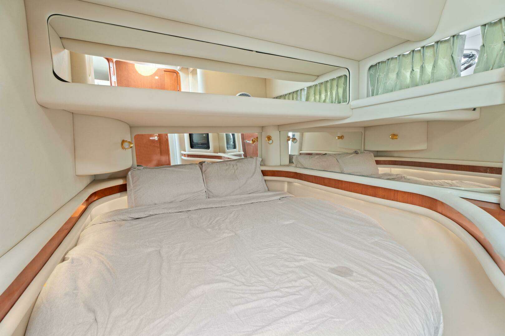2003 Sea Ray 480 Sedan Bridge - Image 26