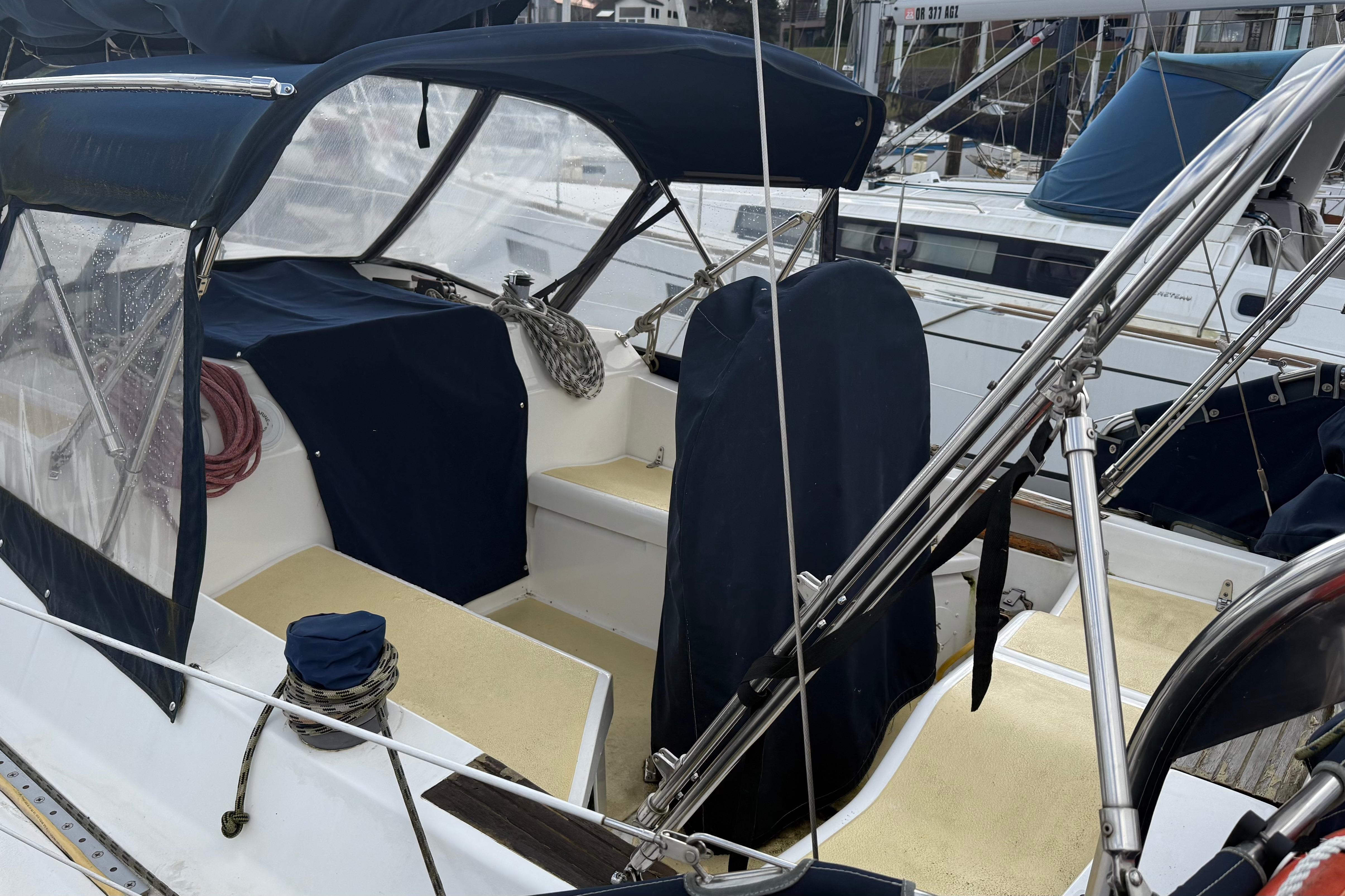 1984 Hunter 31 sailboat cockpit with blue canvas covers and stainless steel frame.