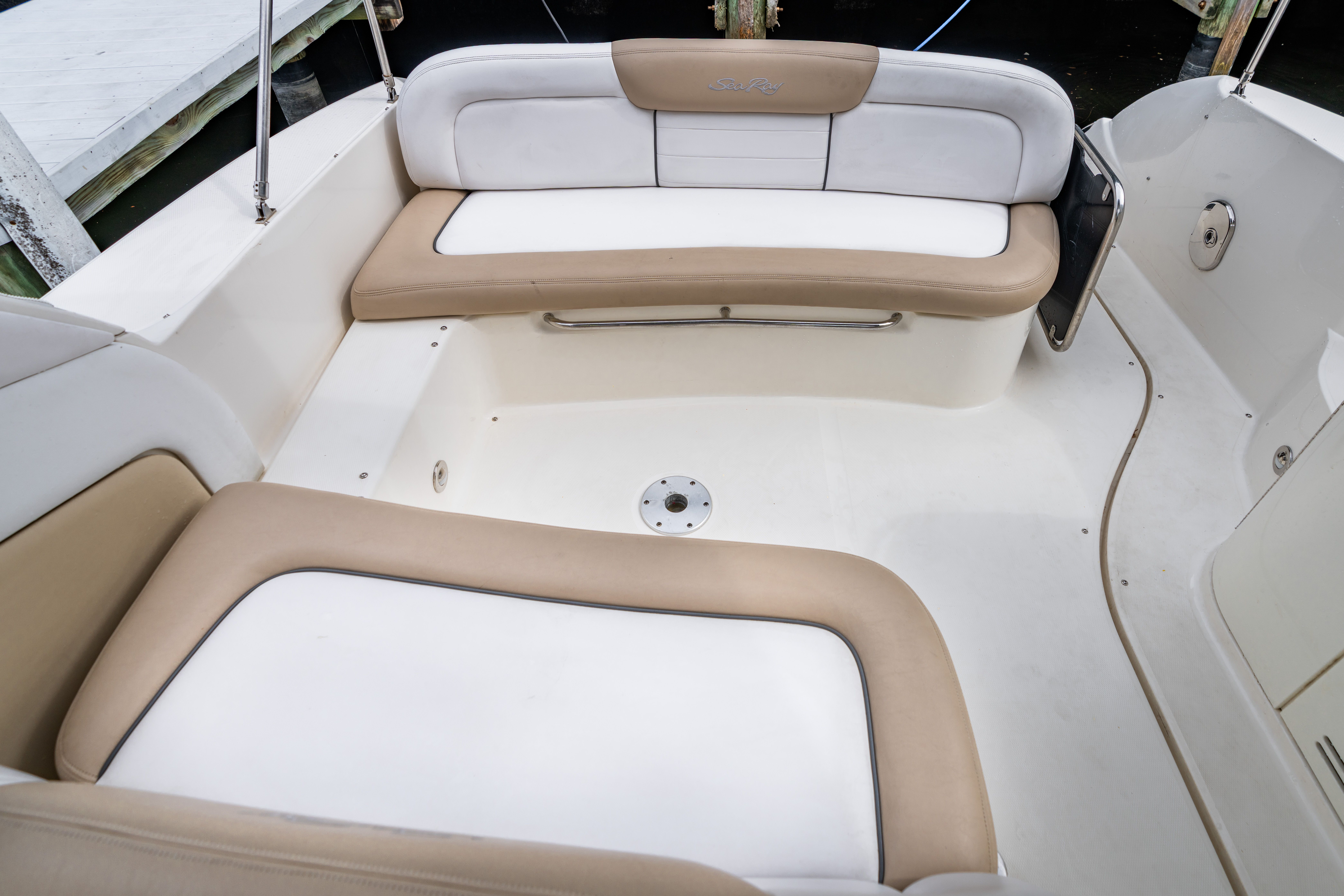 2010 Sea Ray Sundancer 330 - 33