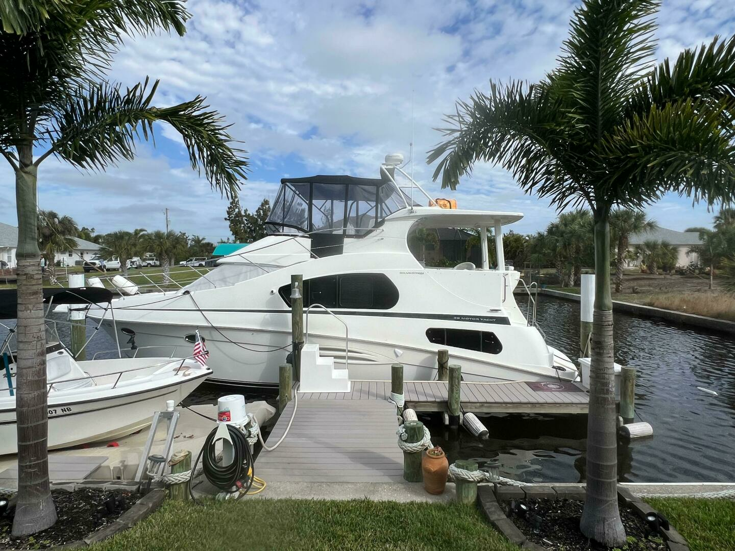 2002 Silverton 39 Motor Yacht - Image 6