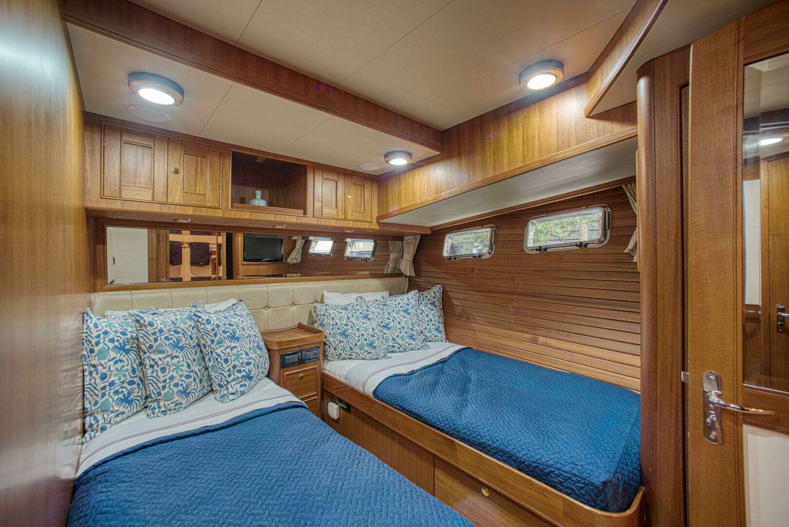 2011 Marlow Explorer 70E - Image 32