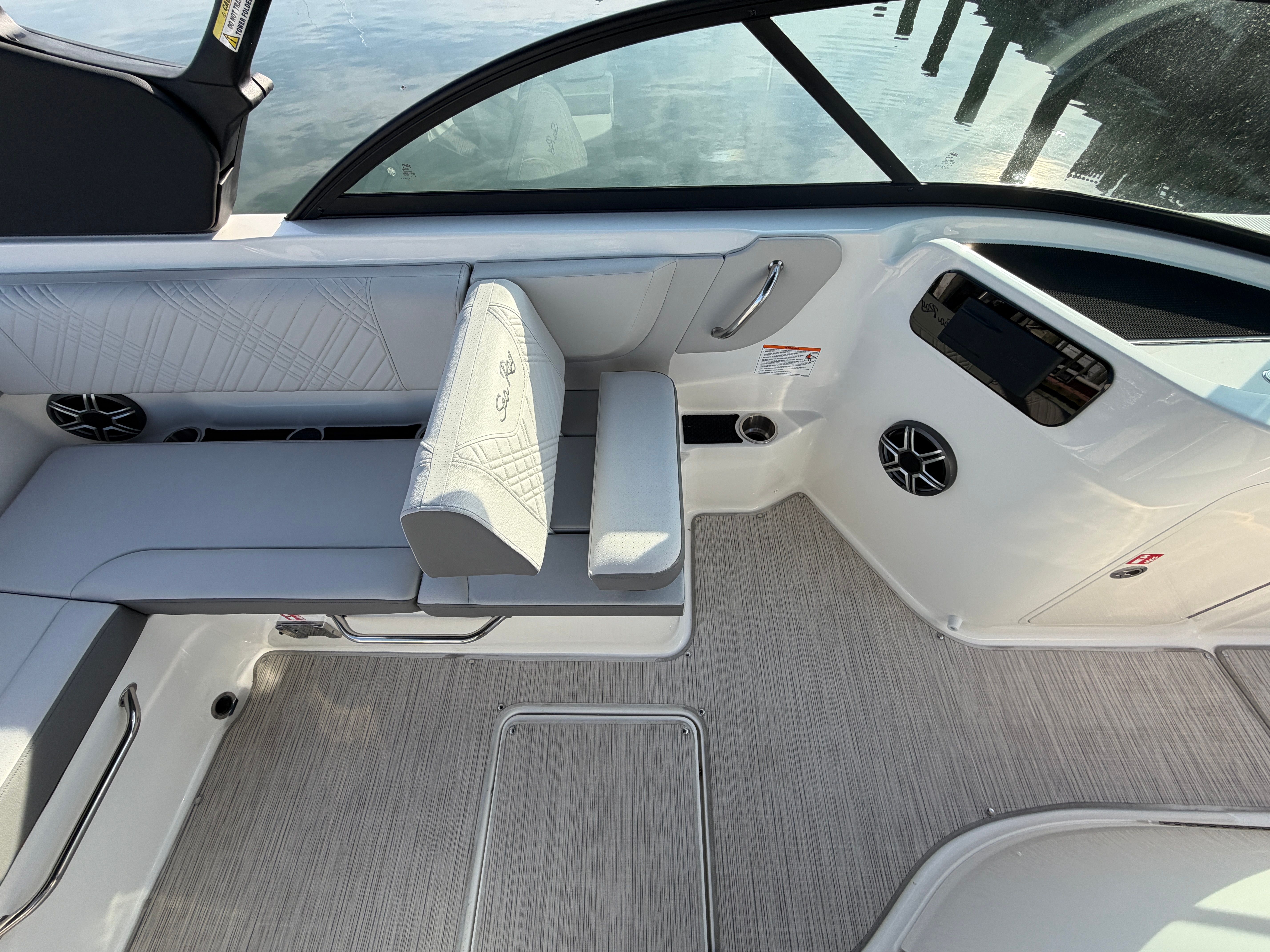 2026 Sea Ray SDX 230 Outboard - 17