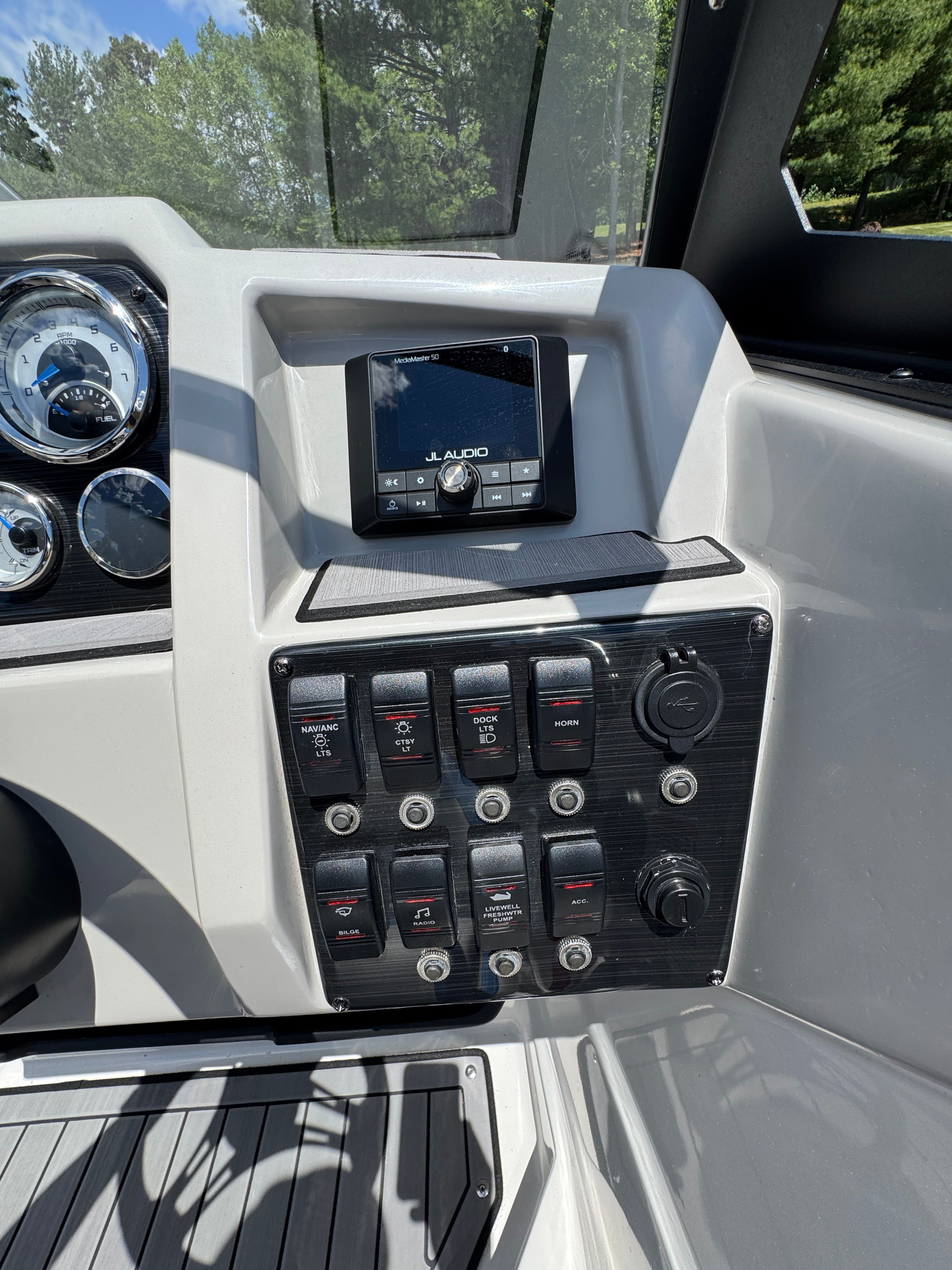 Dashboard of the 2023 Starcraft SVX 190 OB boat.