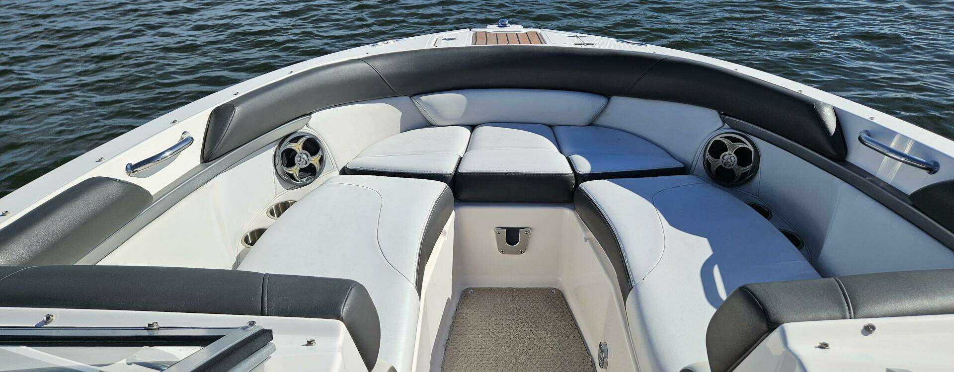2010 Regal 2700 - Image 3