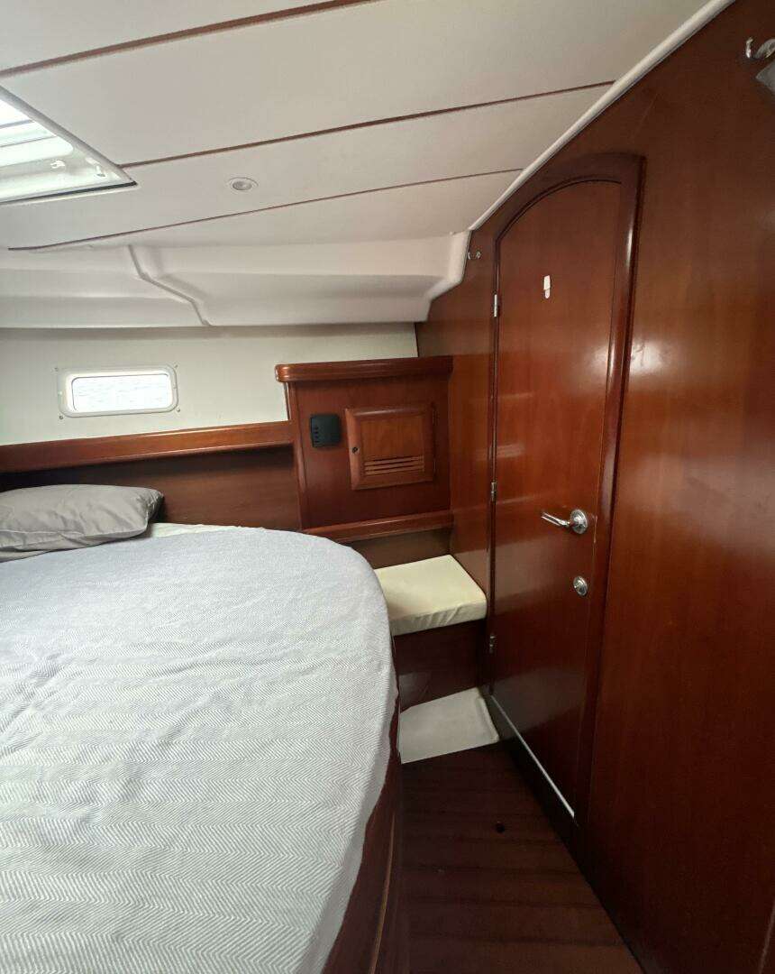 2004 Beneteau 423 - Image 23
