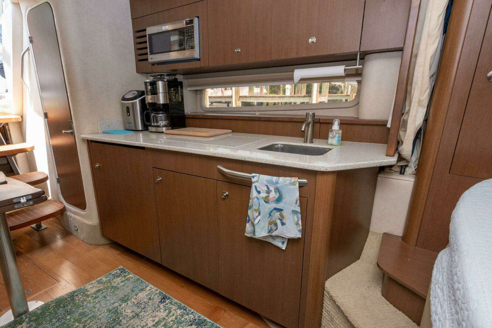 2013 Sea Ray 370 Sundancer - Image 33