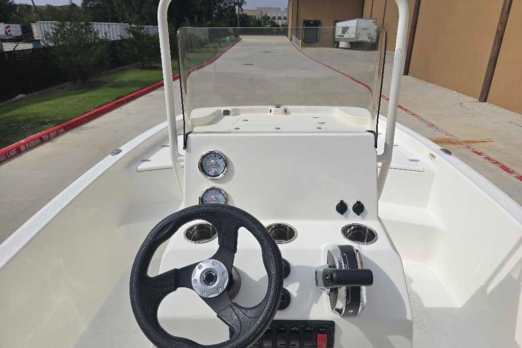 2026 Mako Pro Skiff 19 CC boat console with steering wheel and gauges.