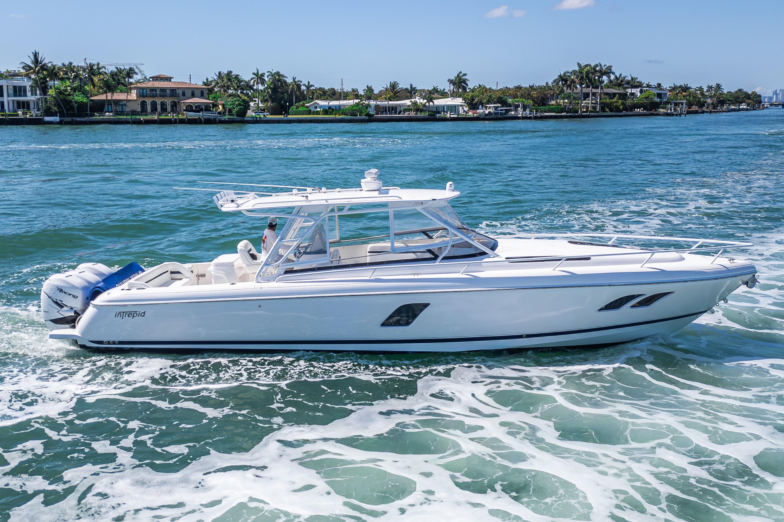 2014 Intrepid 400 Cuddy