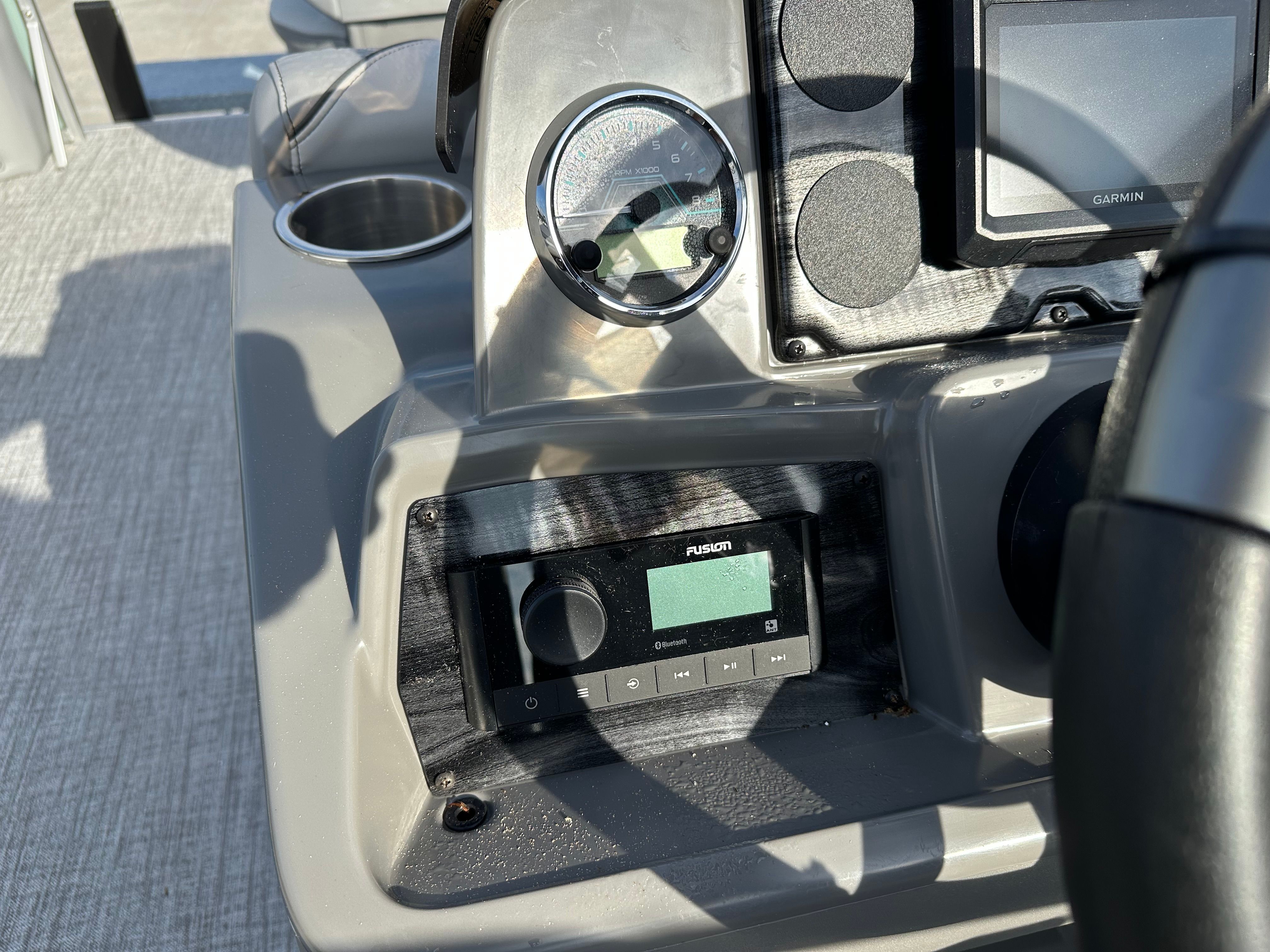 2026 Avalon Venture 85 Rear Fish - 21' - 21