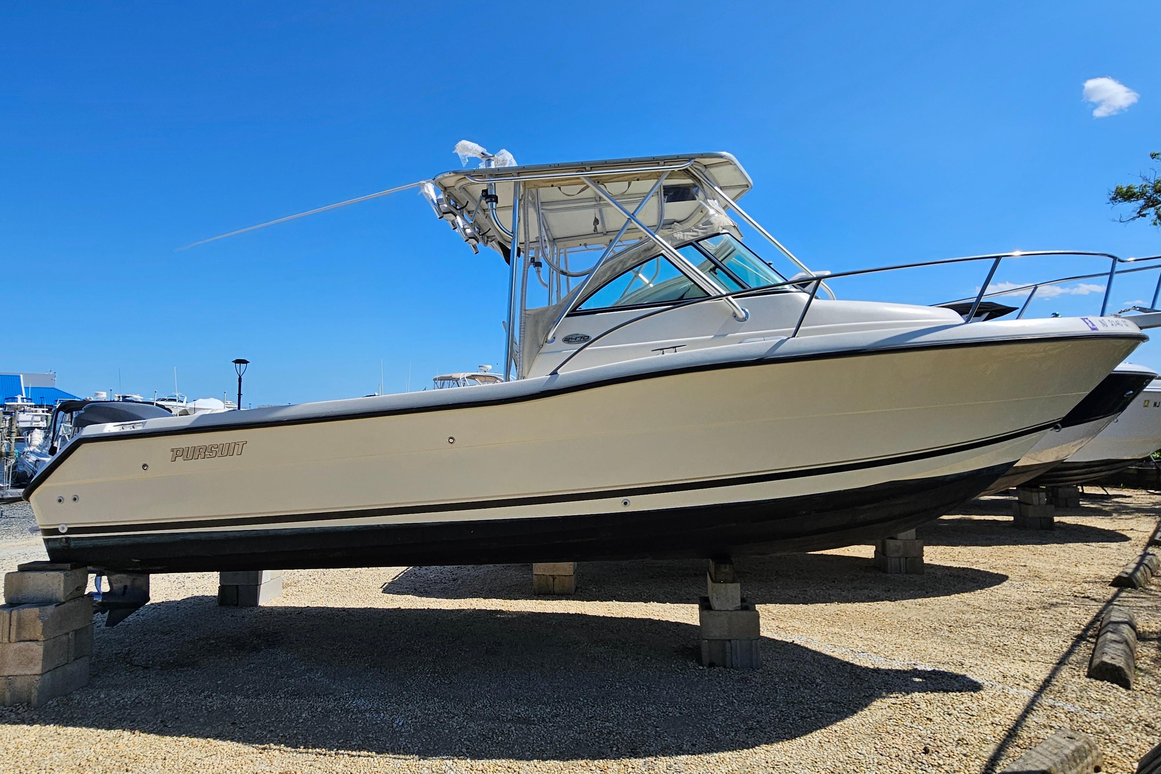 2004 Pursuit 2470 Walkaround
