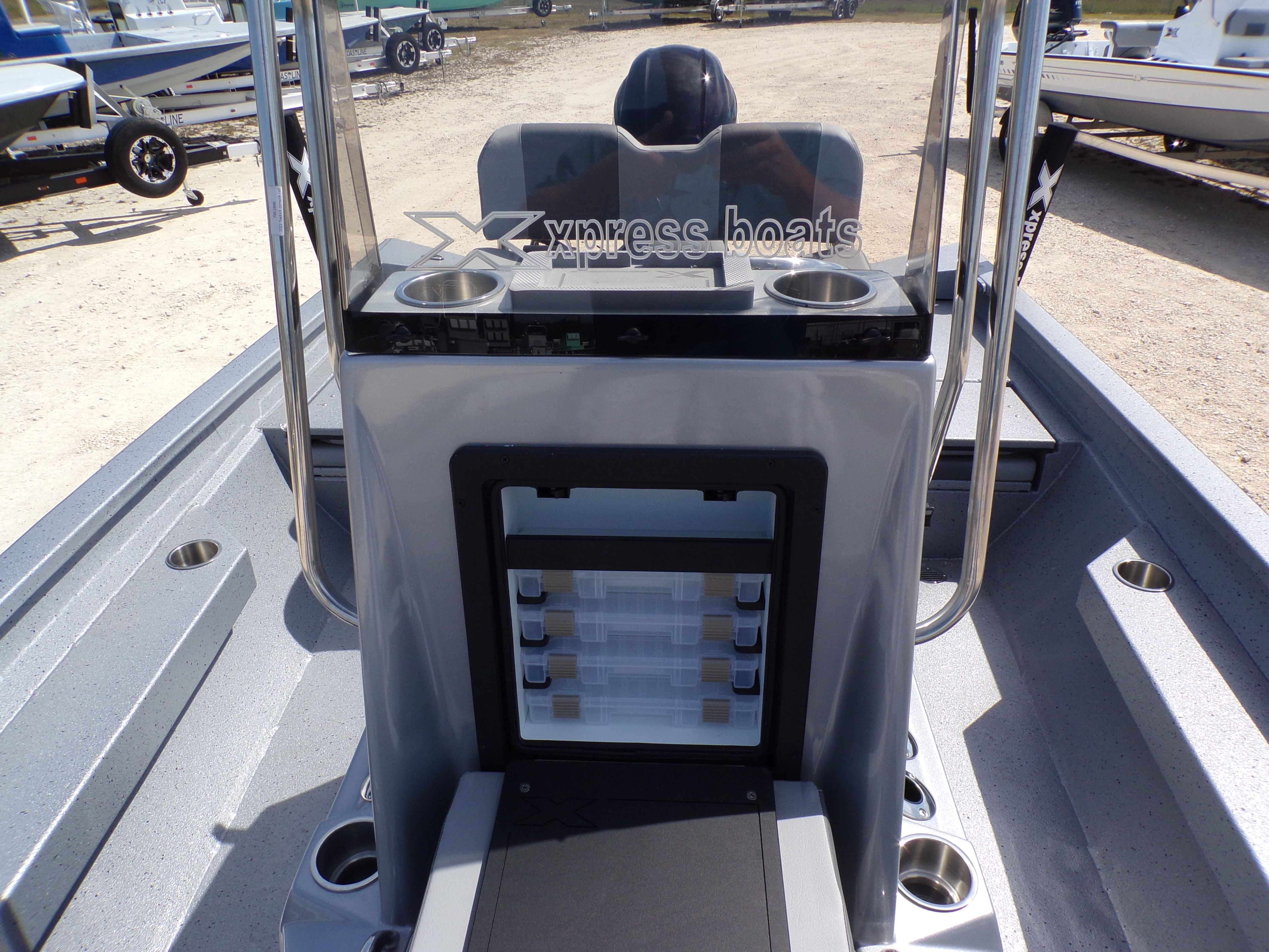 2025 Xpress H20B Bay - 13