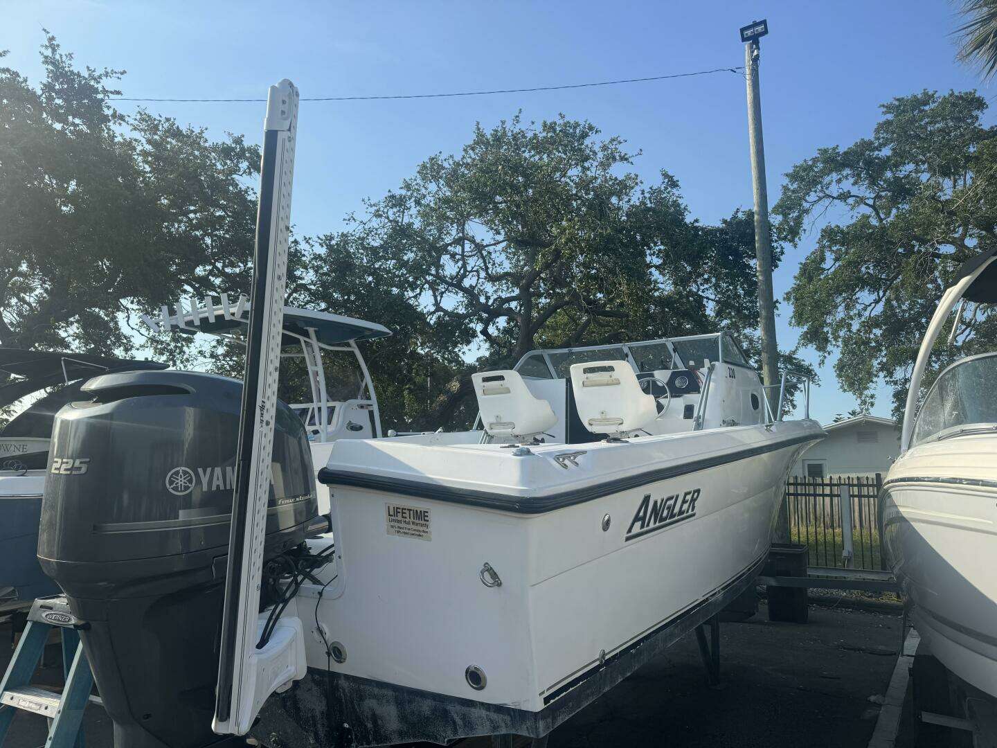 2004 Angler 220 Walkaround - Image 4